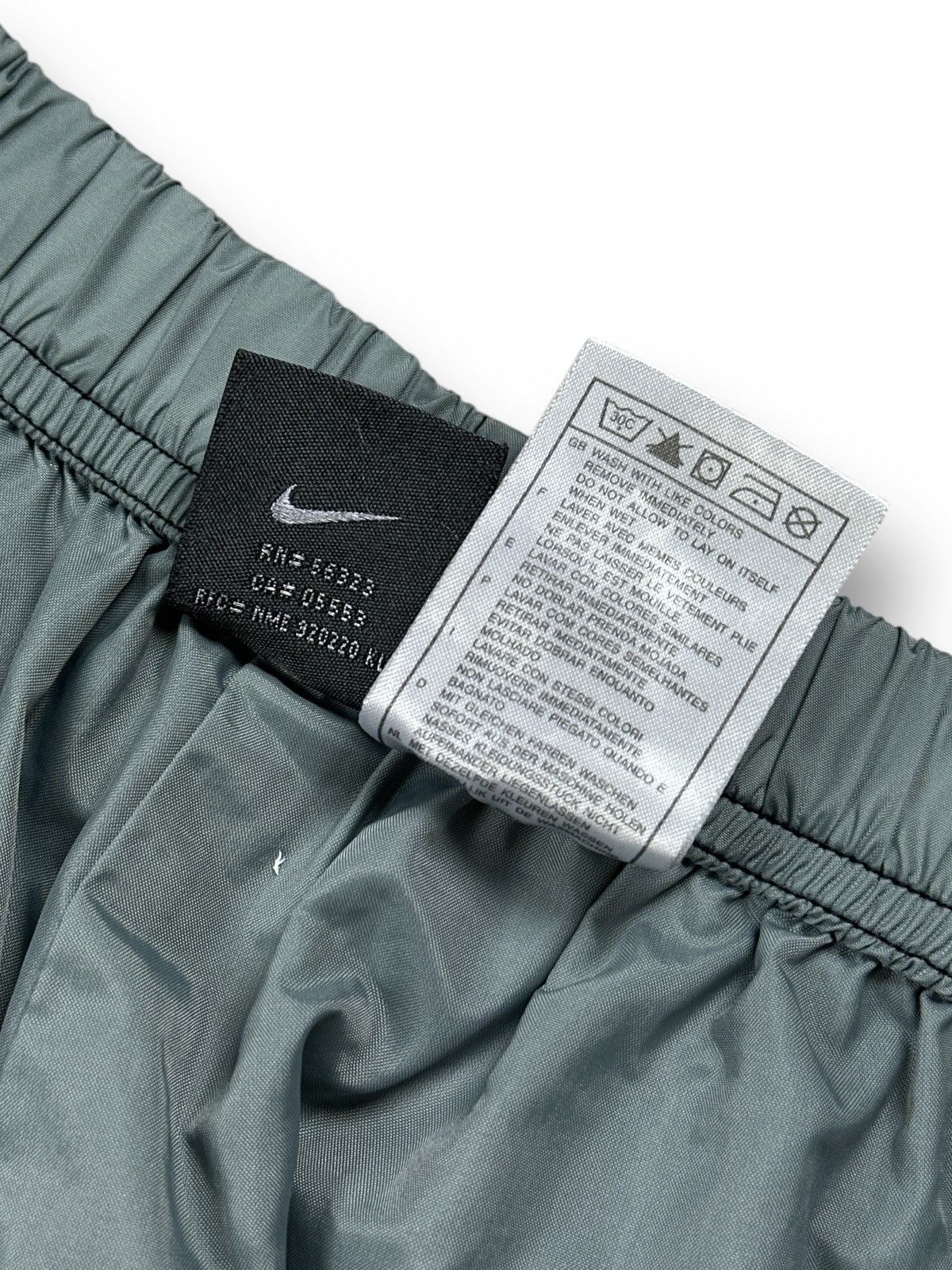 Nike Vintage Y2K Nike Nylon Full Zip Venting Track Pants Men’s S Size US 30 / EU 46 - 13 Thumbnail