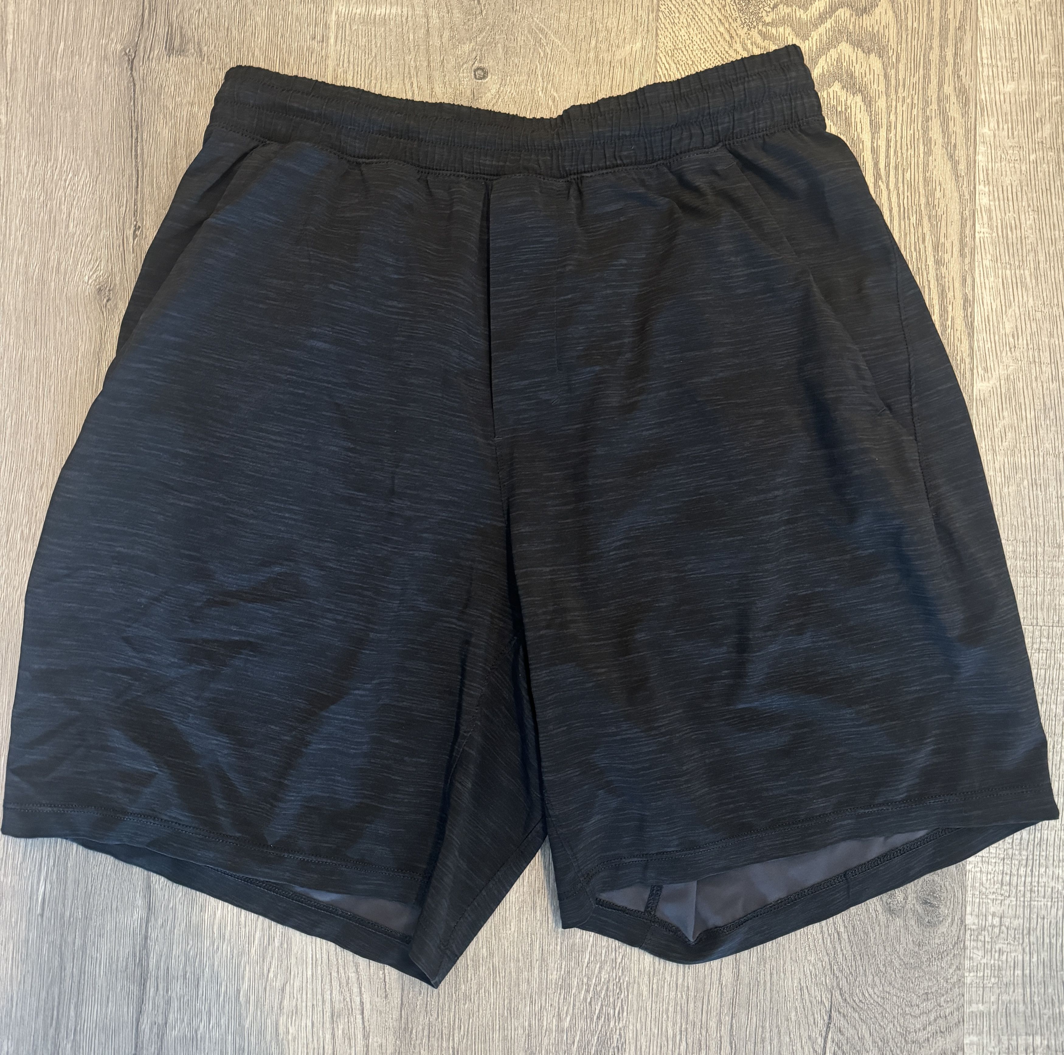 Lululemon Lululemon Mens Black Basketball Gym Shorts Size S Size US 31 - 1 Thumbnail