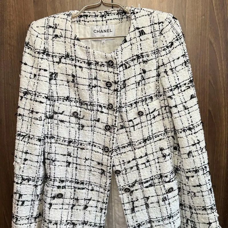 Chanel Chanel White Jacket for Women 0089 Size XS / US 0-2 / IT 36-38 - 1 Thumbnail