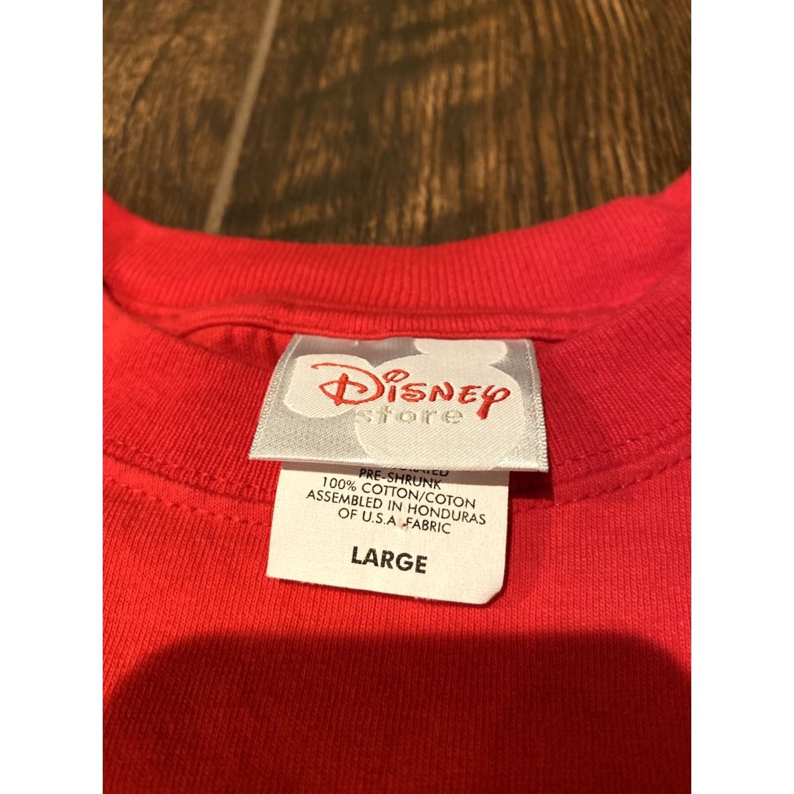 Disney VINTAGE Disney Captain Hook T-shirt Mens L Red Disney Shirt 90s Cartoon Peter Pan Hook Navy? Size US L / EU 52-54 / 3 - 5 Thumbnail