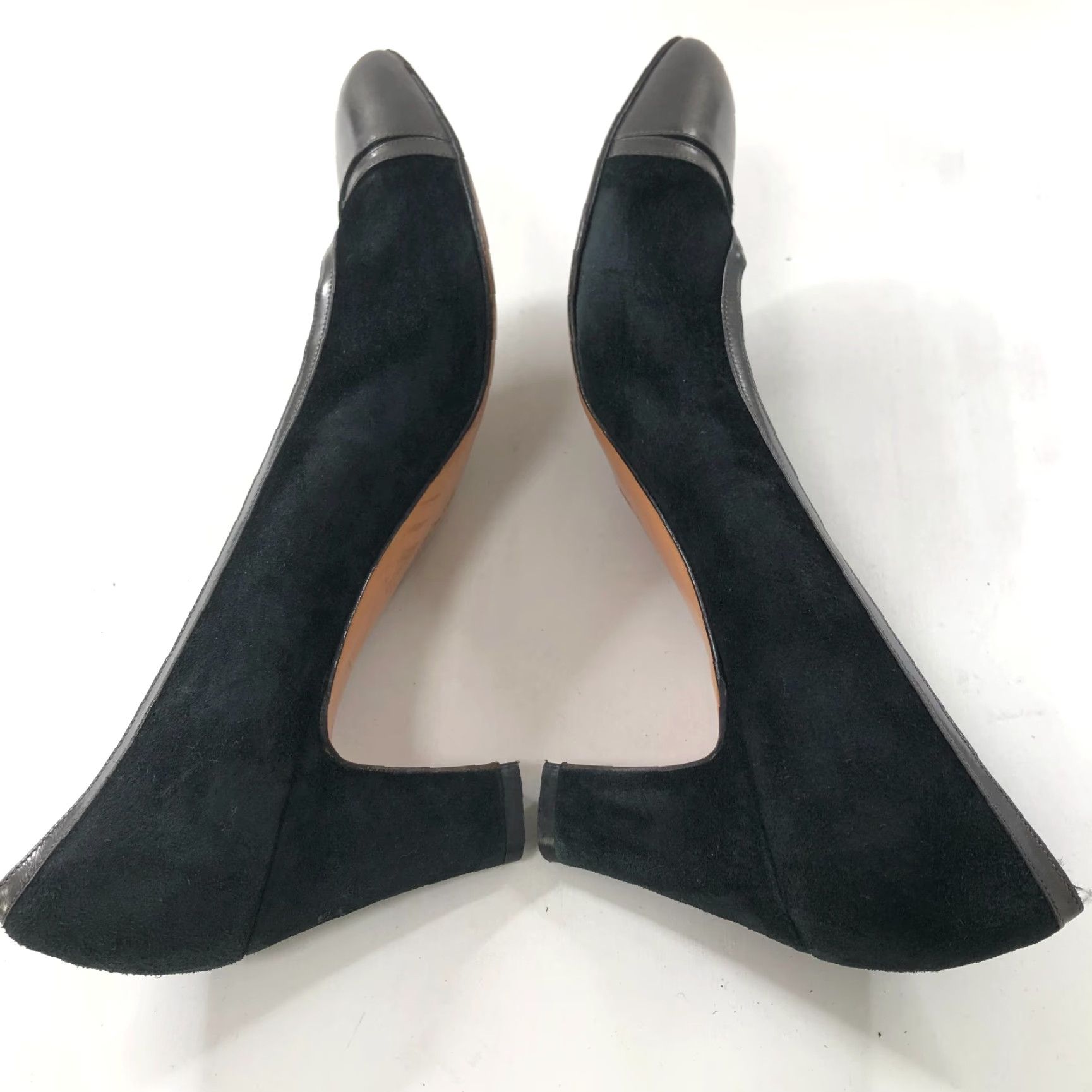 Salvatore Ferragamo Salvatore Ferragamo 8.5 Narrow Closed Toe Kitten Heel Suede Black Pump Womens XS? Size US 9 / IT 39 - 7 Thumbnail