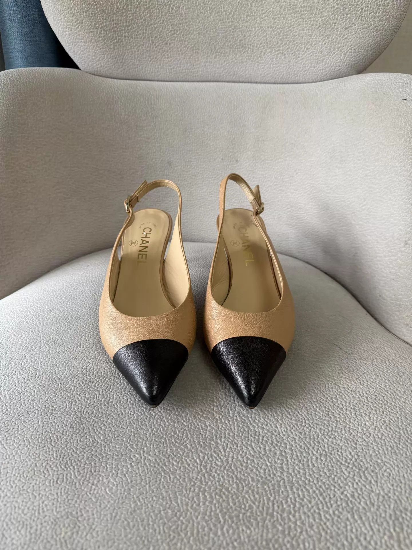 Chanel Chanel beige leather black pointed cat heel flats Size US 6 / IT 36 - 2 Thumbnail