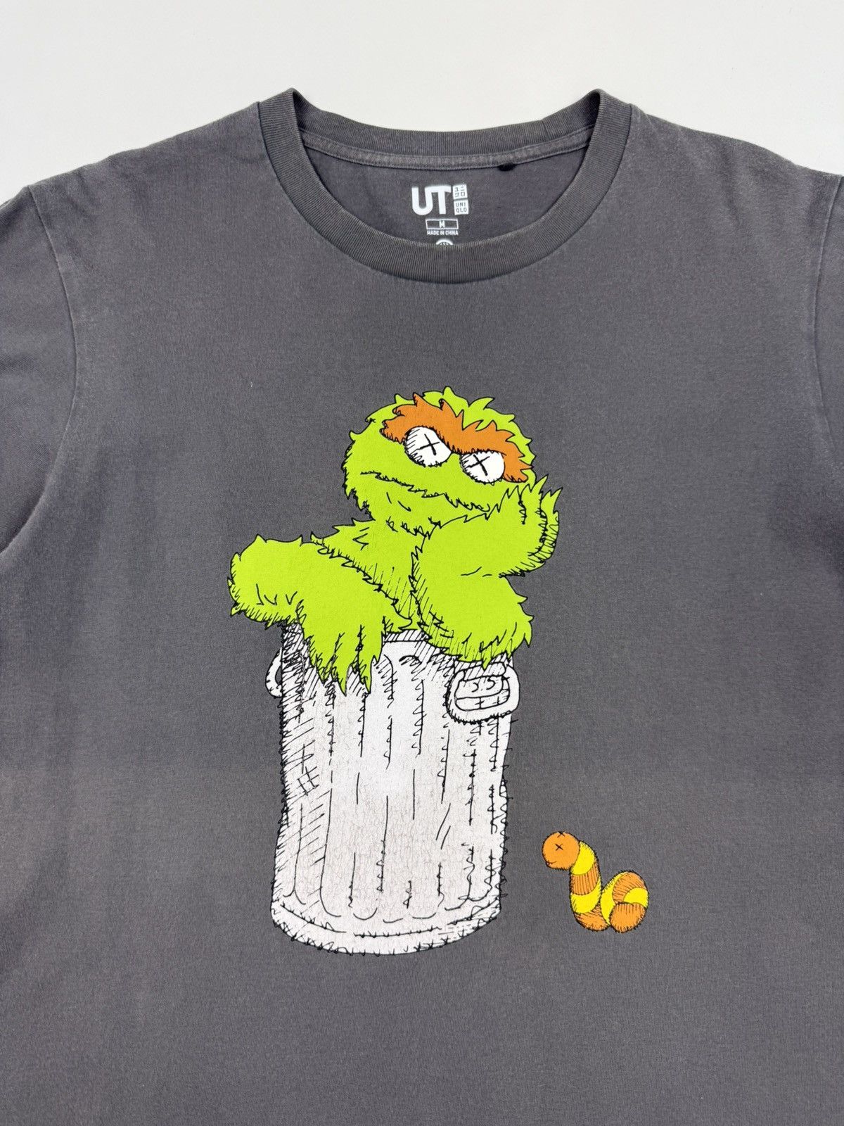 Kaws Uniqlo Kaws Sesame Street “Oscar The Grouch” t shirt Size US M / EU 48-50 / 2 - 3 Thumbnail