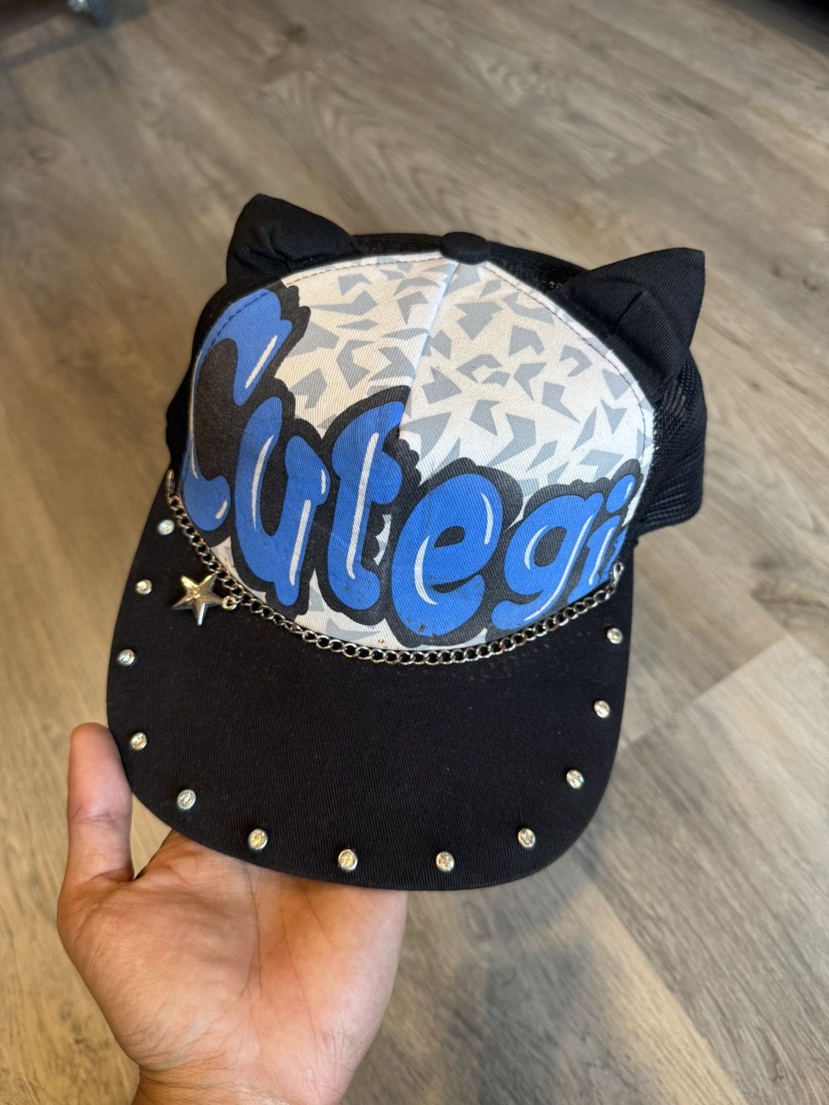 Japanese Brand BLACK & WHITE TRUCKER HAT WITH CAT EARS CUTEGIRL GRAFFITI Size ONE SIZE - 2 Thumbnail