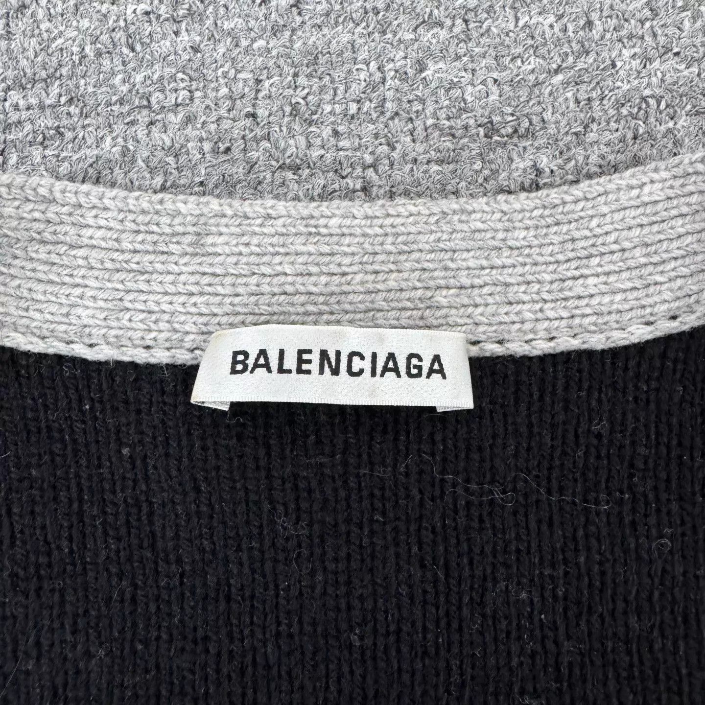 Balenciaga Balenciaga Grey V-neck Logo Print Knit Cardigan S Size US S / EU 44-46 / 1 - 5 Thumbnail