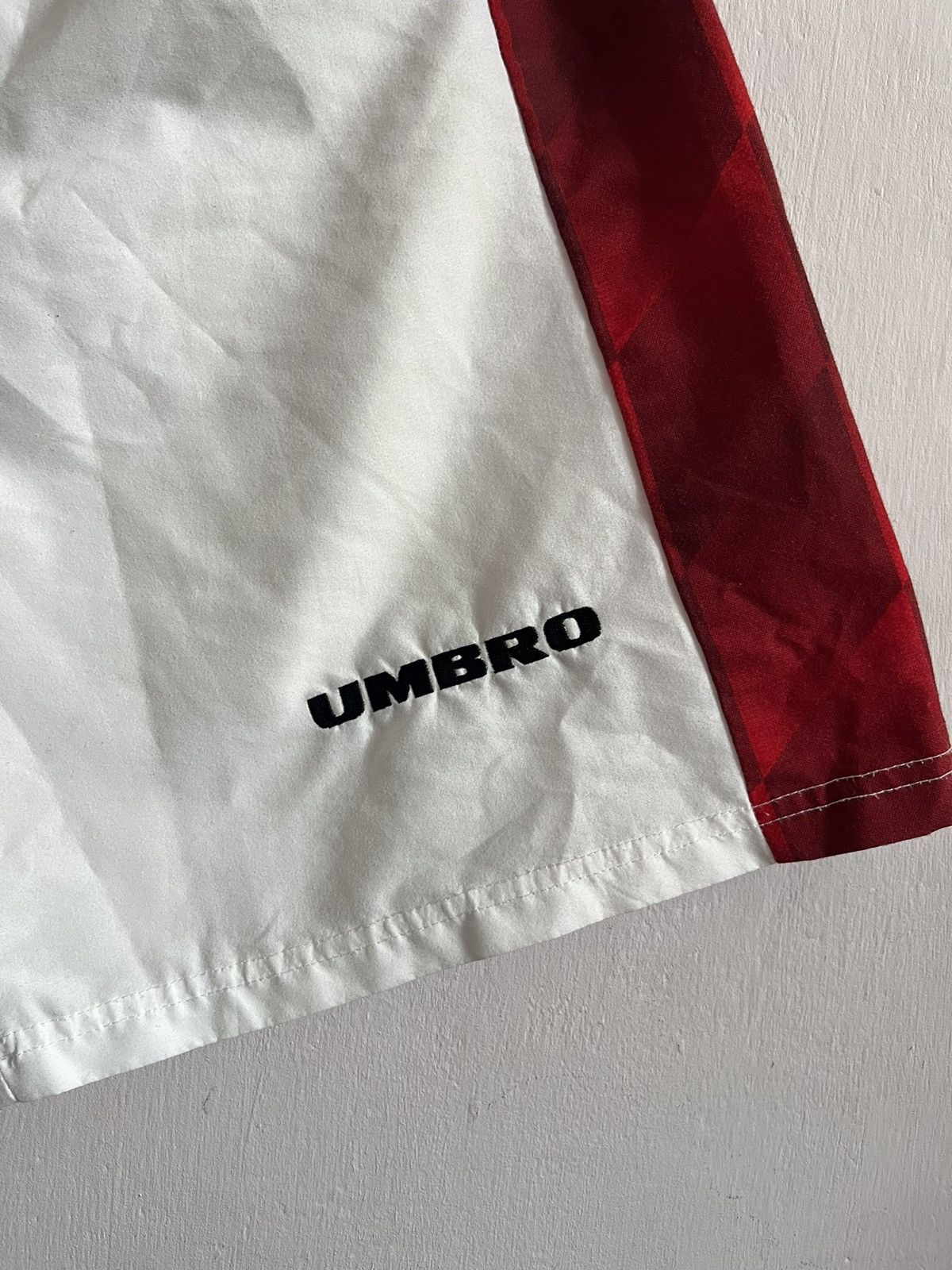 Vintage Vintage Umbro 1996/1998 Manchester United Football Shorts Size US 32 / EU 48 - 4 Thumbnail