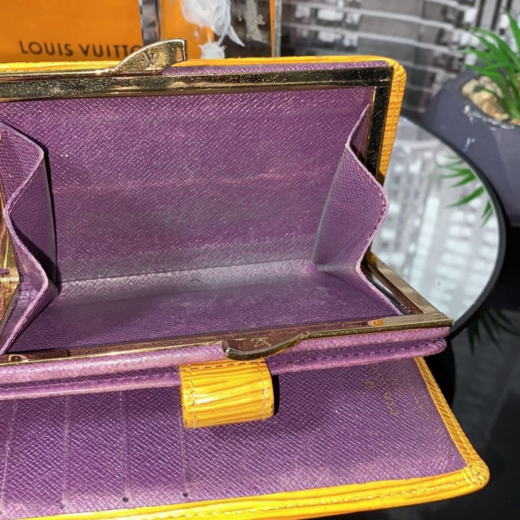 Louis Vuitton Authentic Louis Vuitton Epi Kisslock Wallet Size ONE SIZE - 9 Thumbnail