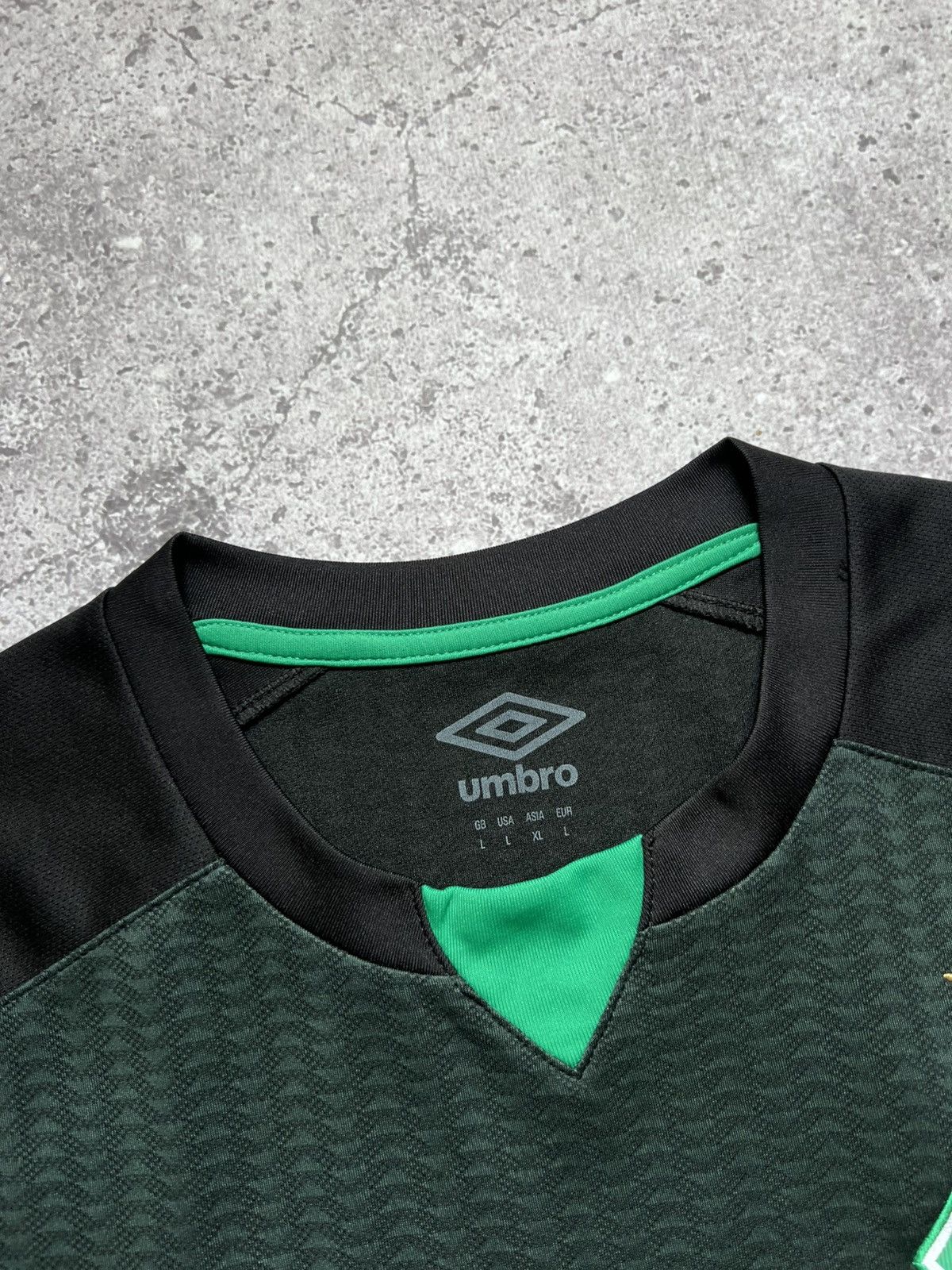 Vintage Umbro FC Werder Bremen 21/22 Football Soccer Shirt Trikot Size US L / EU 52-54 / 3 - 8 Thumbnail