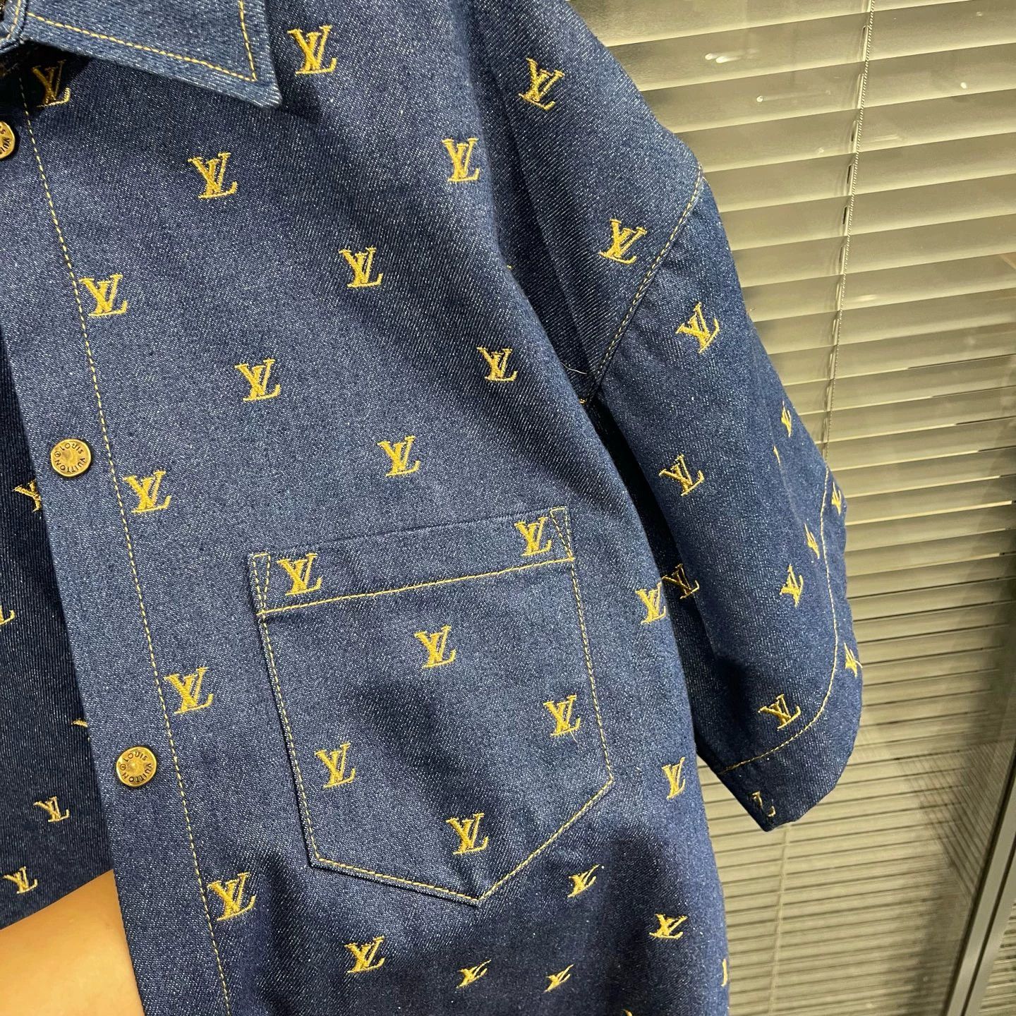 Louis Vuitton LV PW x Gold Embroidered All Over Short Sleeve Denim Shirt L Size US L / EU 52-54 / 3 - 4 Thumbnail