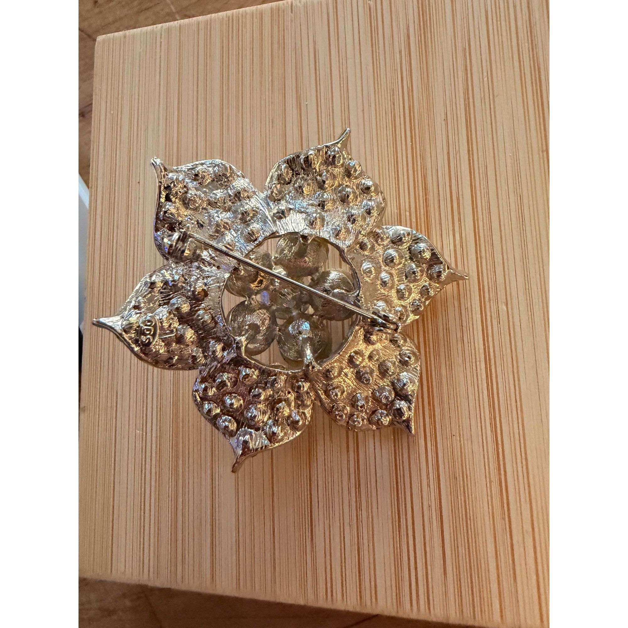 Other Sparkling Crystal Rhinestone Flower Brooch Statement Accesso Size ONE SIZE - 6 Thumbnail