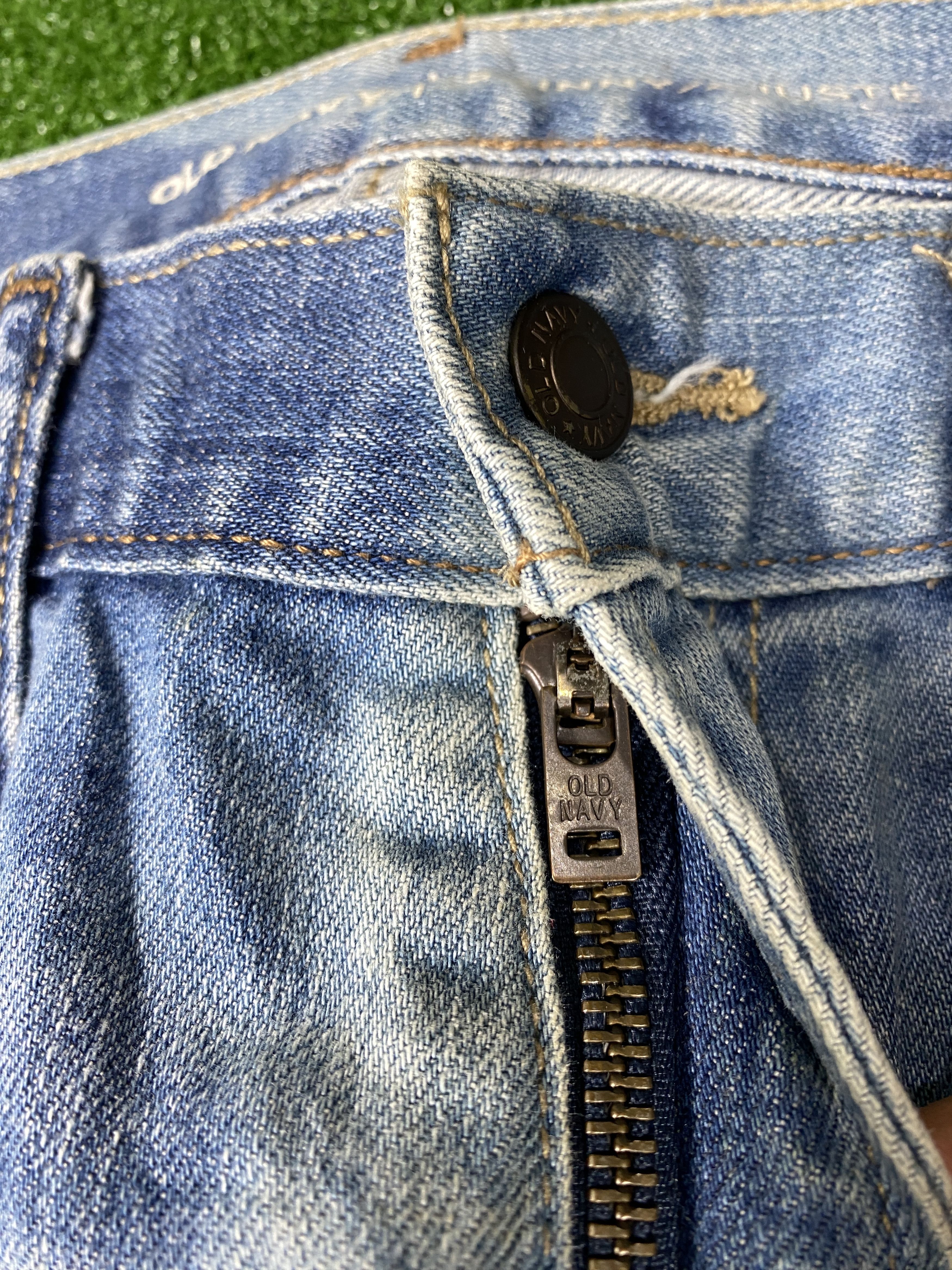 Old Navy Vintage Old Navy Distressed Mid Wash Jeans CP0037 Size US 31 - 4 Thumbnail