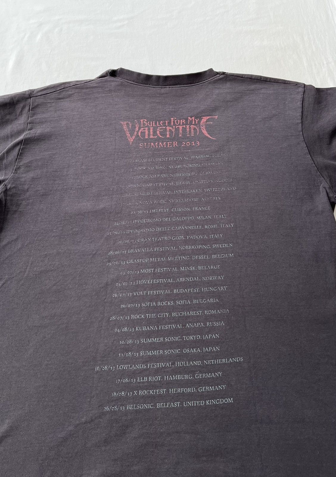 Band Tees Vintage 2013 Bullet for my Valentine Sun Faded Y2k T-shirt Size US M / EU 48-50 / 2 - 18 Thumbnail
