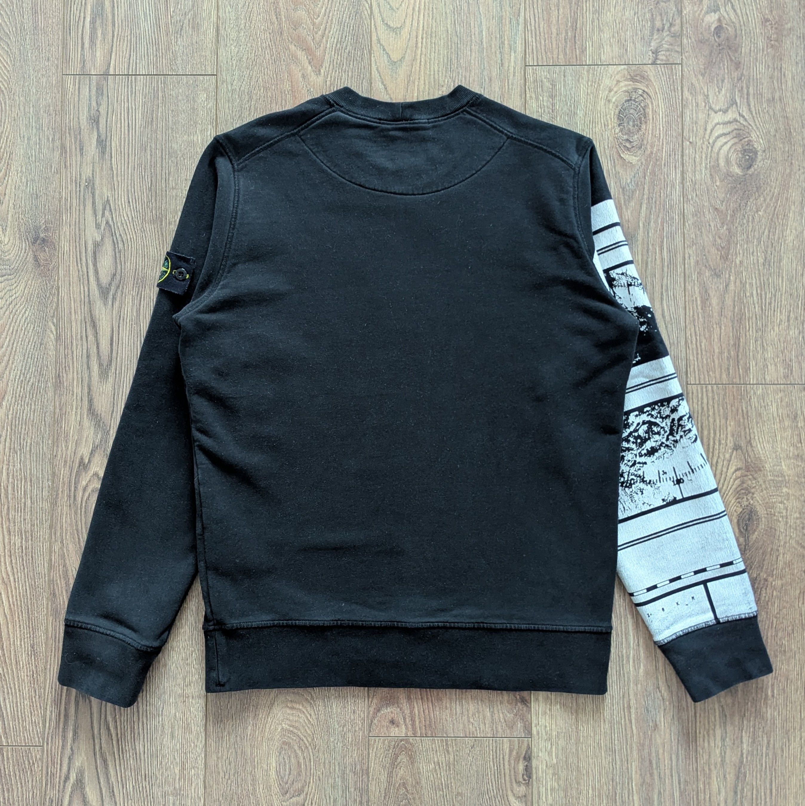 Stone Island STONE ISLAND Mural Graphic Sweatshirt Size M Casual Clothing Size US M / EU 48-50 / 2 - 22 Thumbnail