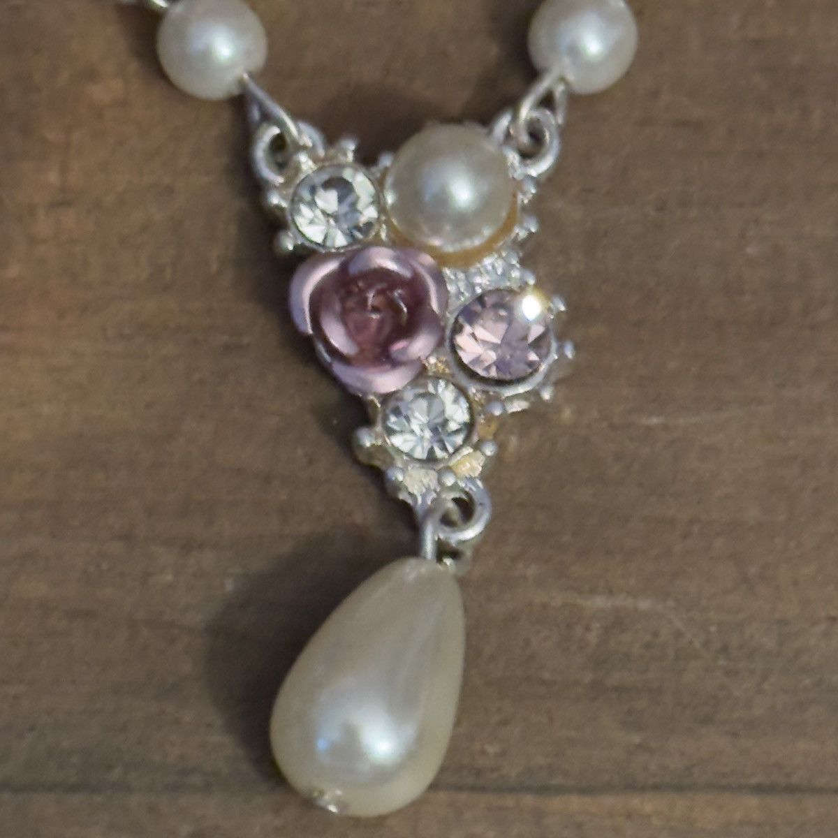 Other Avon Melissa flower, rhinestones and pearls necklace Size ONE SIZE - 3 Thumbnail