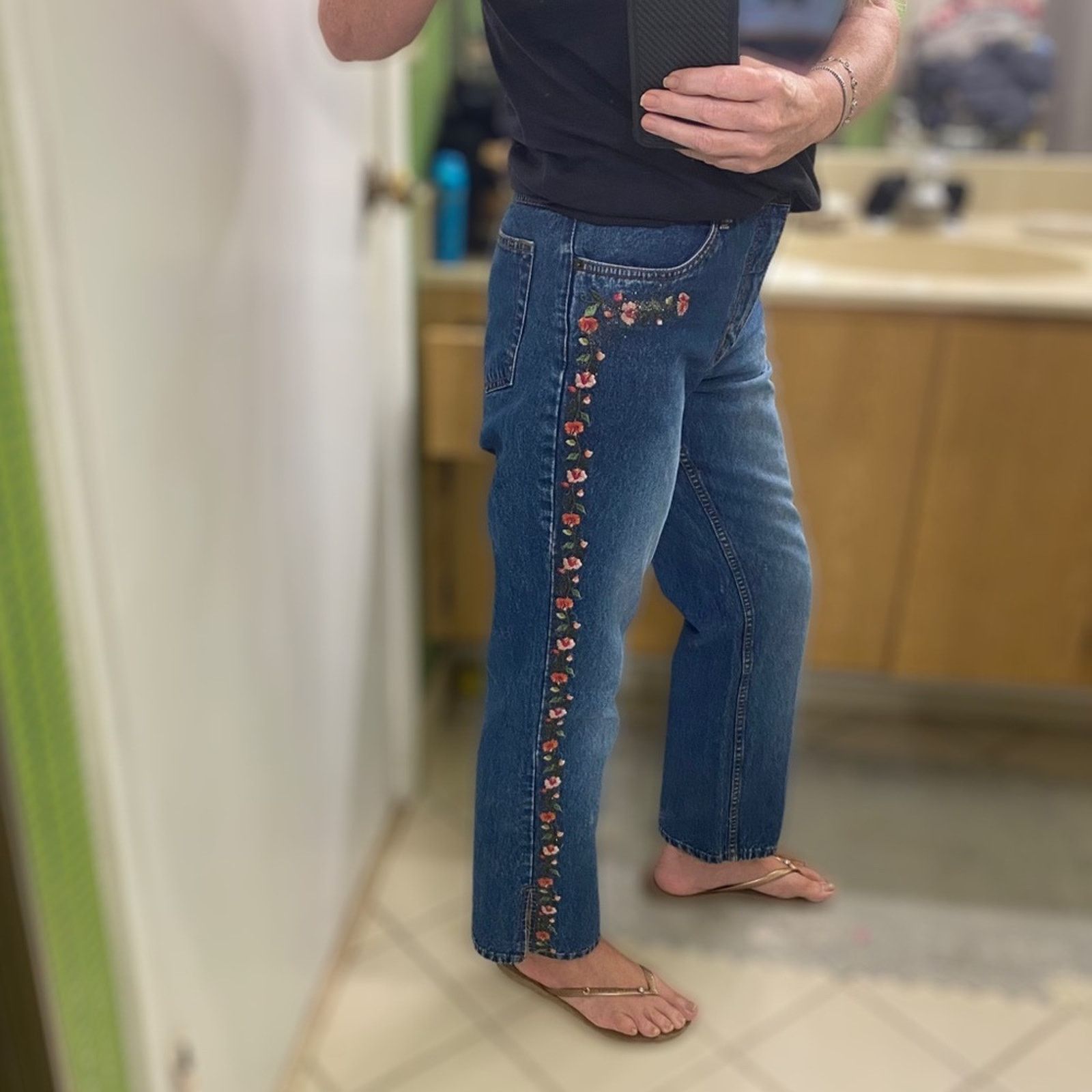 Bill Blass Vintage Bill Blass Flower Embroidered High Rise Blue Jeans Size 30" / US 8 / IT 44 - 10 Thumbnail