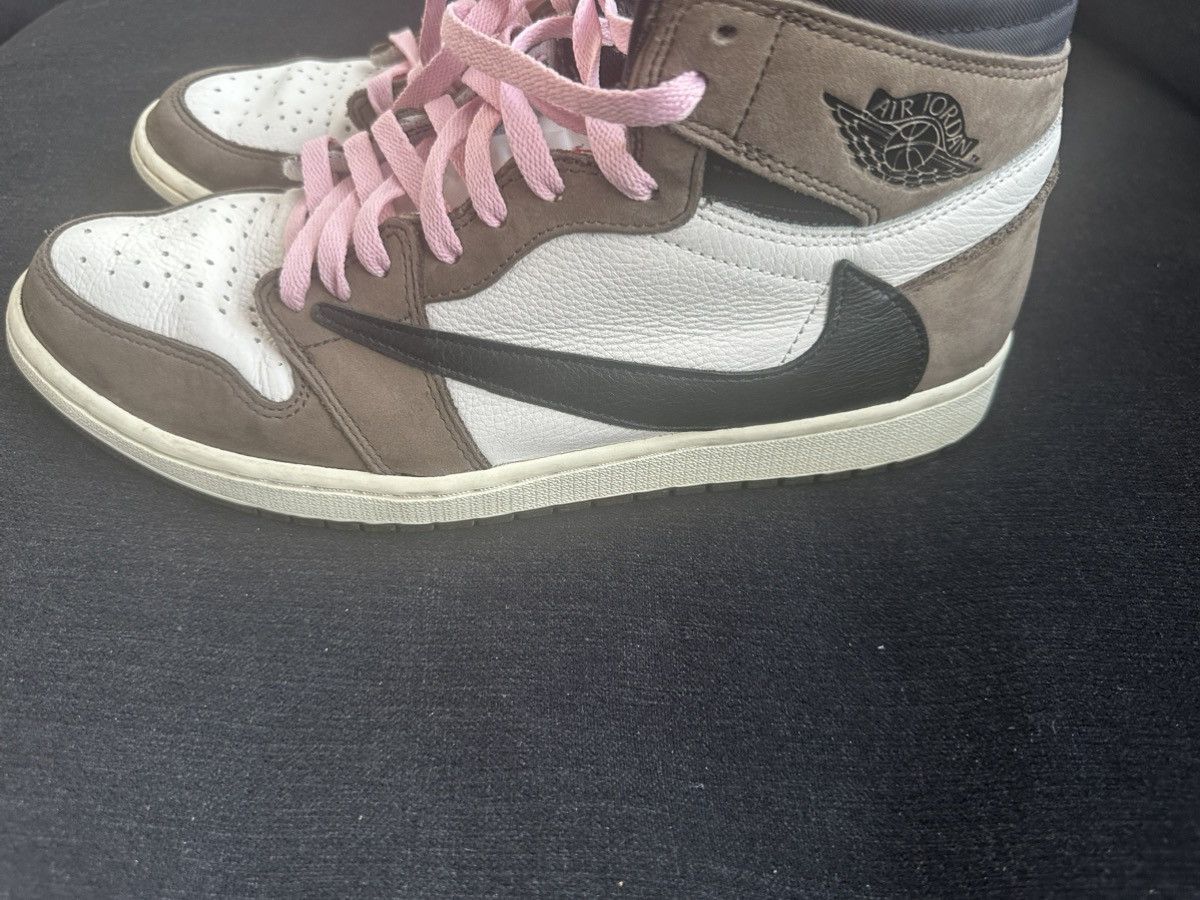 Jordan Brand × Travis Scott Jordan 1 Retro High OG SP Travis Scott Mocha Size US 12 / EU 45 - 10 Thumbnail