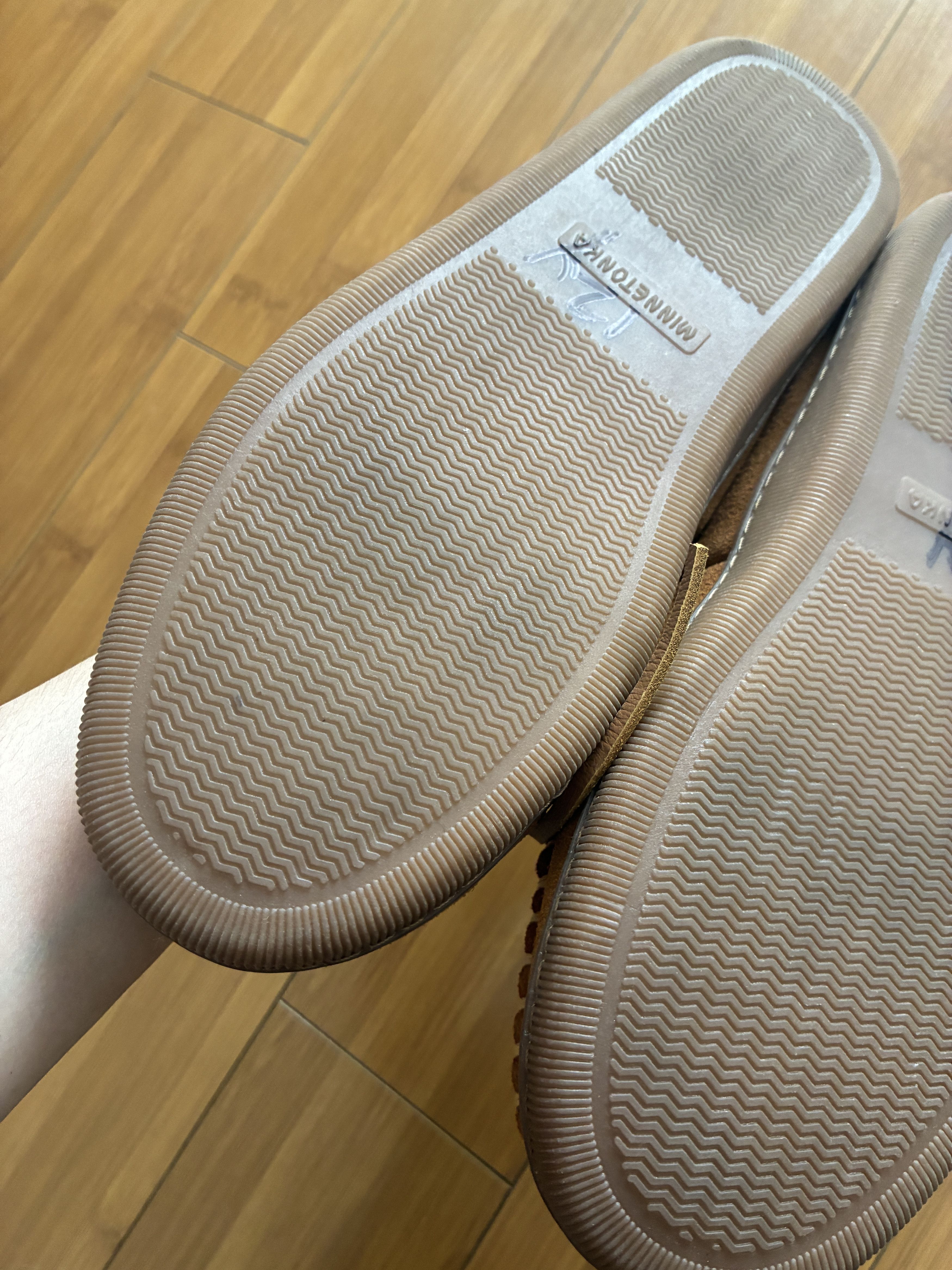 Minnetonka Minnetonka Men's Pile Lined Hardsole Slipper 10 Size US 10 / EU 43 - 2 Thumbnail