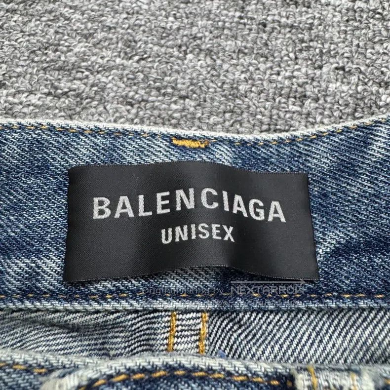 Balenciaga Balenciaga size XS Washed distressed slashed denim shorts Size 22" - 2 Thumbnail