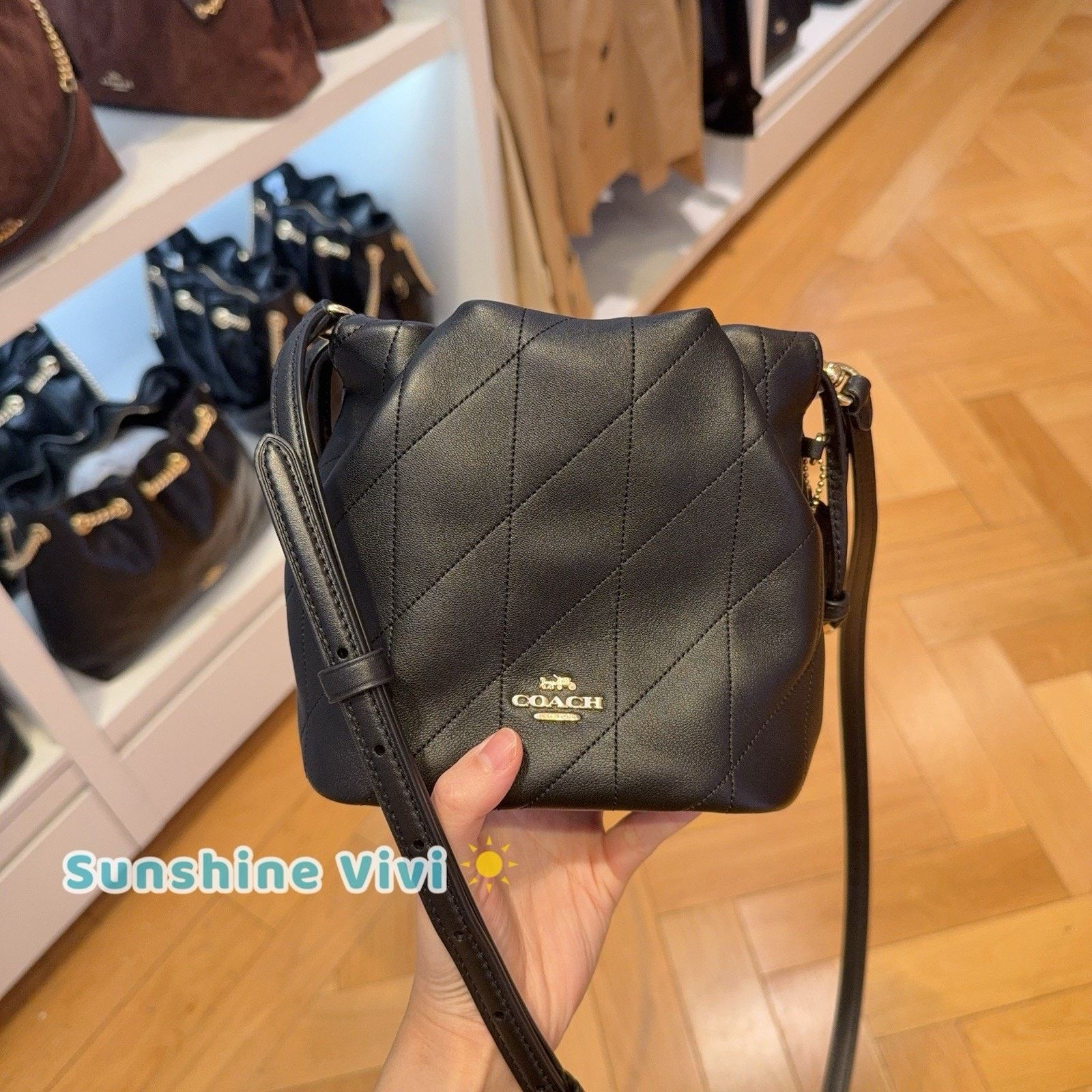 Coach NWT Coach Faye Mini Drawstring Bag CDB69 Gold /Black leather Size ONE SIZE - 1 Thumbnail