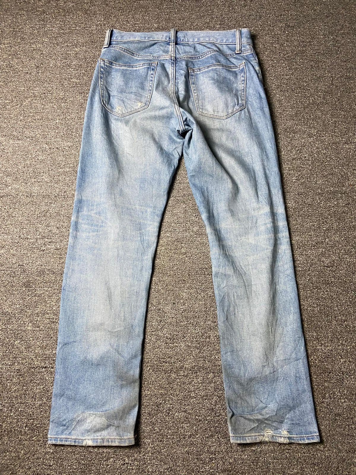 Uniqlo UNIQLO Slim Fit Ripped Jeans (143) Size US 33 - 2 Thumbnail