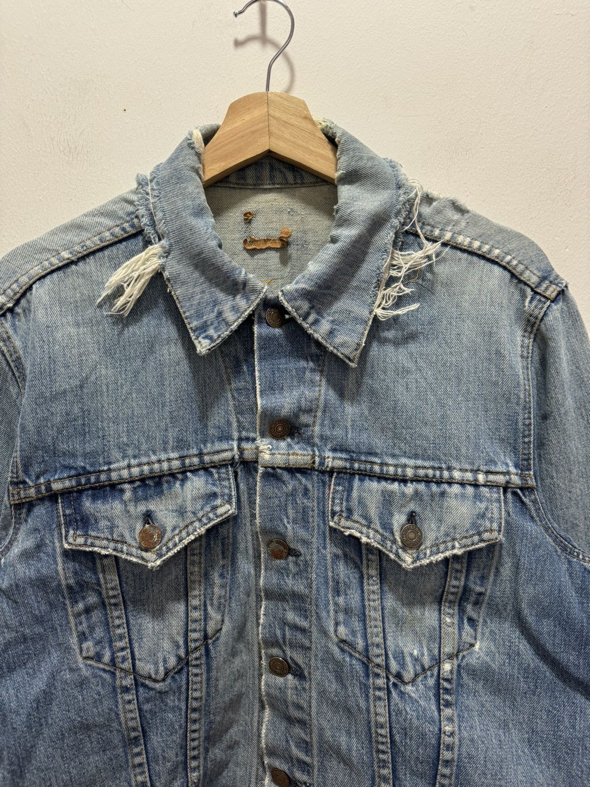Levi's × Levi's Vintage Clothing × Vintage VINTAGE LEVIS THRASHED TRUCKER DENIM JACKET Size US XS / EU 42 / 0 - 4 Thumbnail