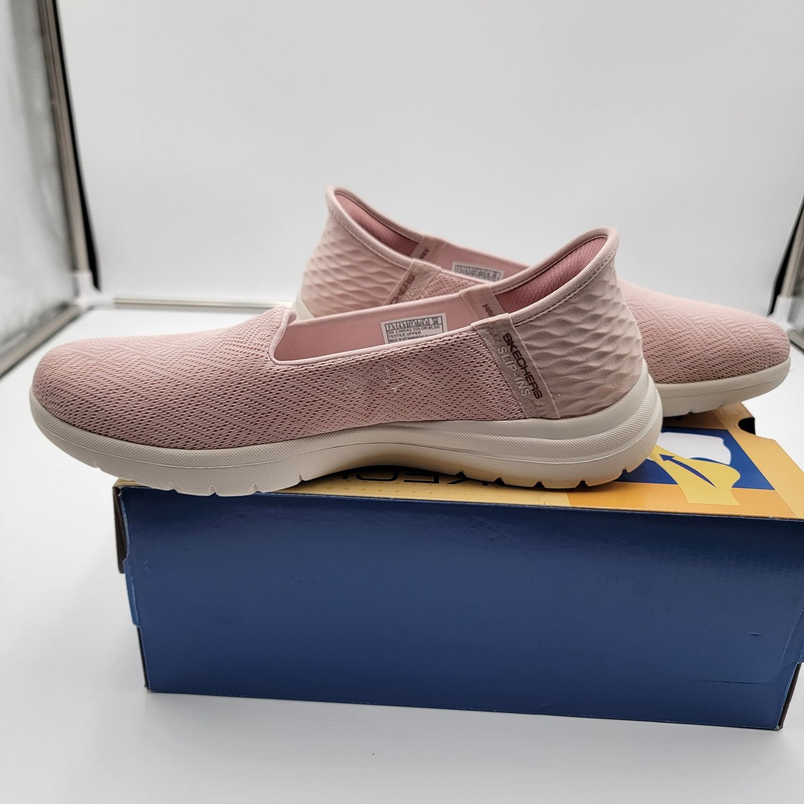 SKECHERS Skechers Wmns On the Go Flex Astonish Sz 7.5 Pink/Wht 136542 Size US 7.5 / IT 37.5 - 2 Thumbnail