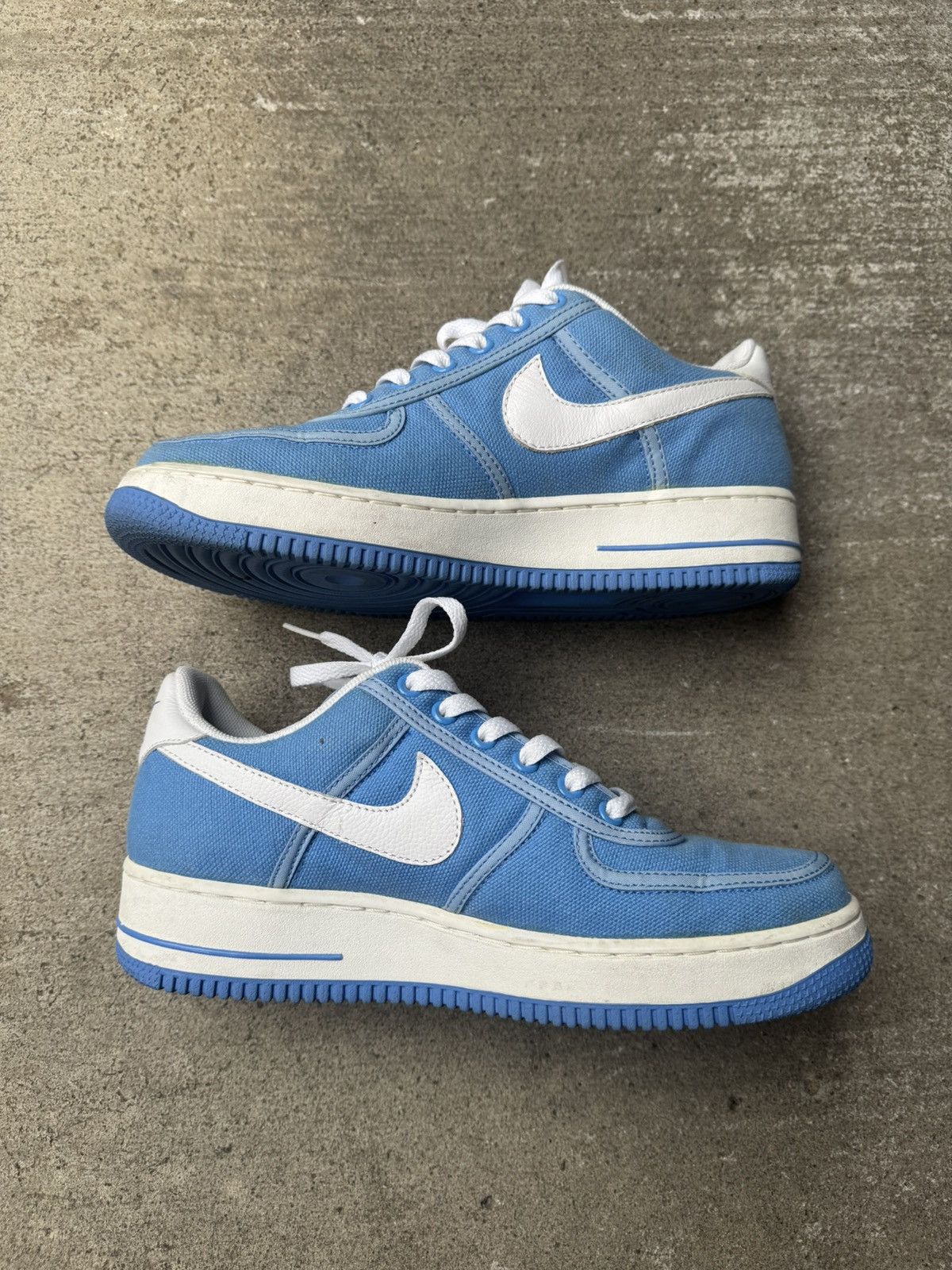 Nike 2003 NIKE AIR FORCE 1 LOW “UNIVERSITY UNC BLUE CANVAS” Size US 9 / EU 42 - 2 Thumbnail
