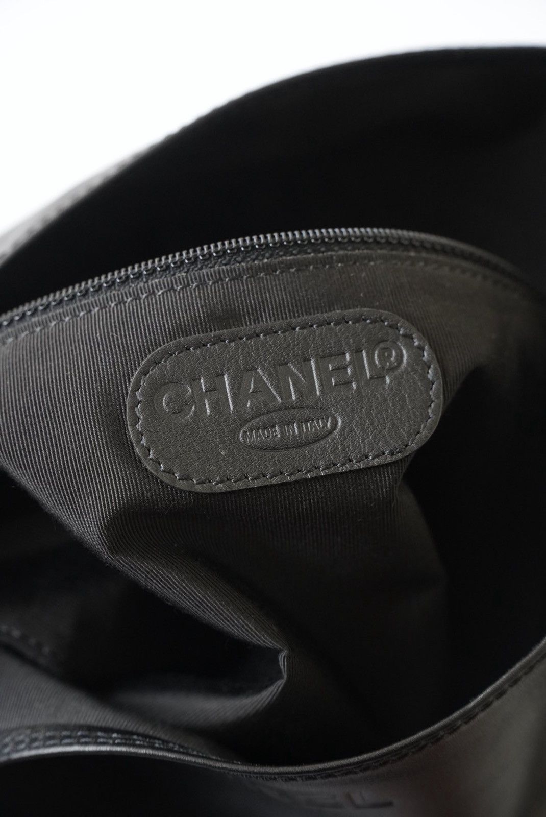 Chanel Chanel Black Leather Shoulder Bag Size ONE SIZE - 11 Thumbnail