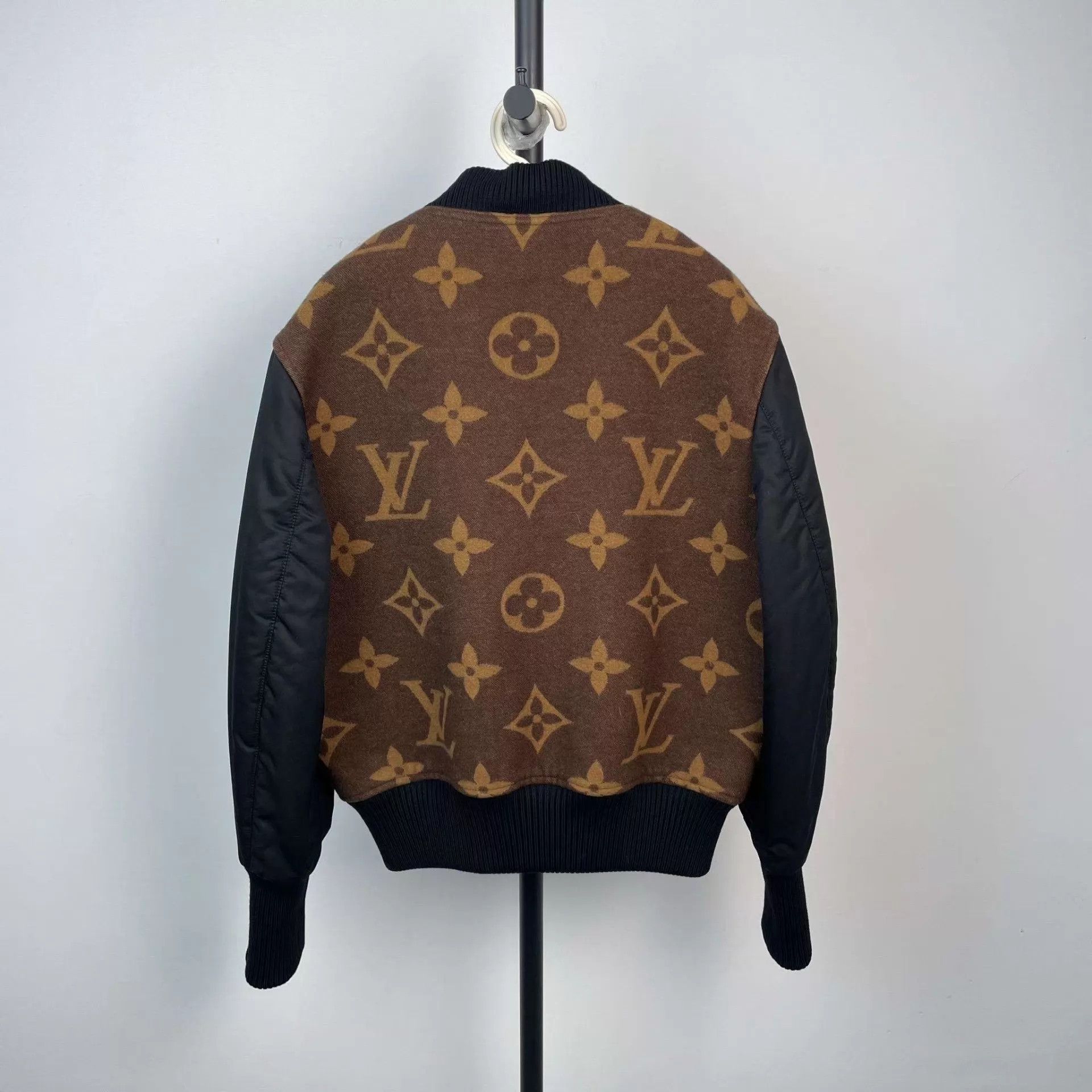 Louis Vuitton 97 New LV Monogram Jacket Size XS / US 0-2 / IT 36-38 - 2 Thumbnail