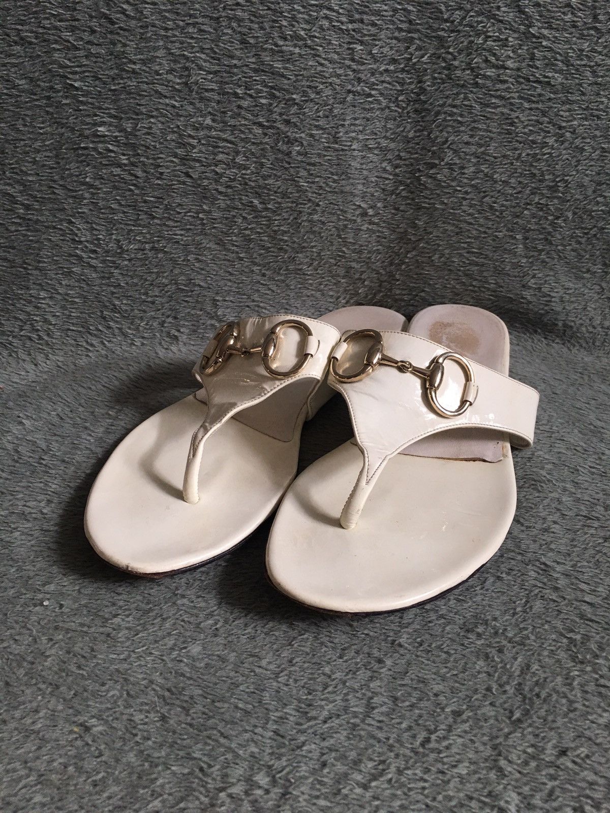Gucci GUCCI Ivory Patent Leather Horsebit Flip Flop Sandals EU38 Size US 8 / IT 38 - 3 Thumbnail