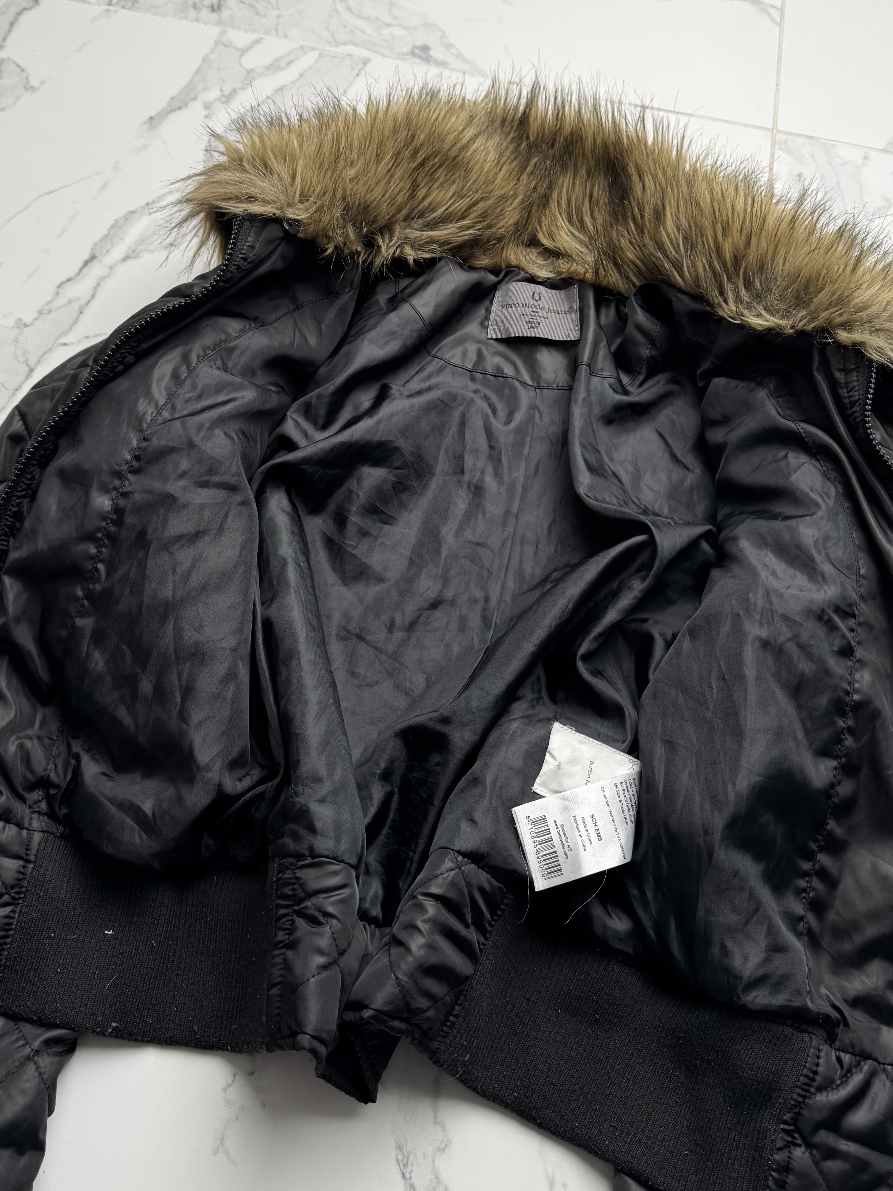 Vintage Vintage Black Quilted Bomber Jacket With Faux Fur Collar Y2K Size S / US 4 / IT 40 - 8 Thumbnail