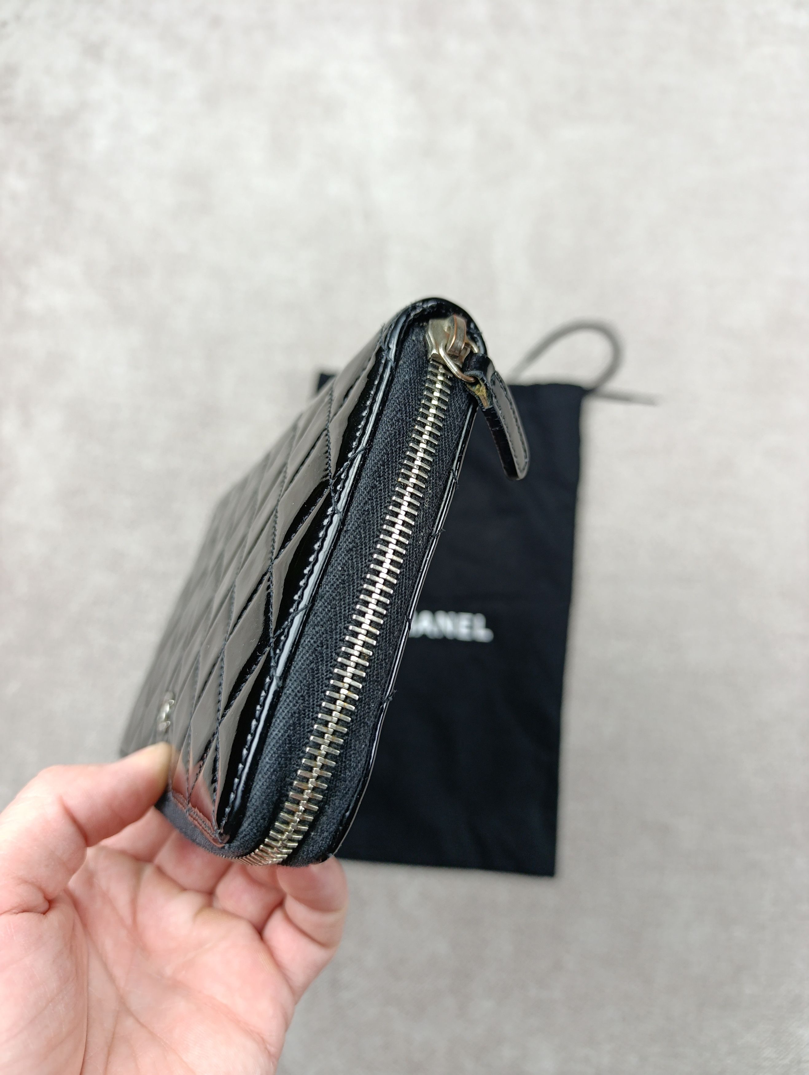Chanel CHANEL BLACK QUILTED PATENT LEATHER CC ZIP ORGANIZER WALLET Size ONE SIZE - 3 Thumbnail