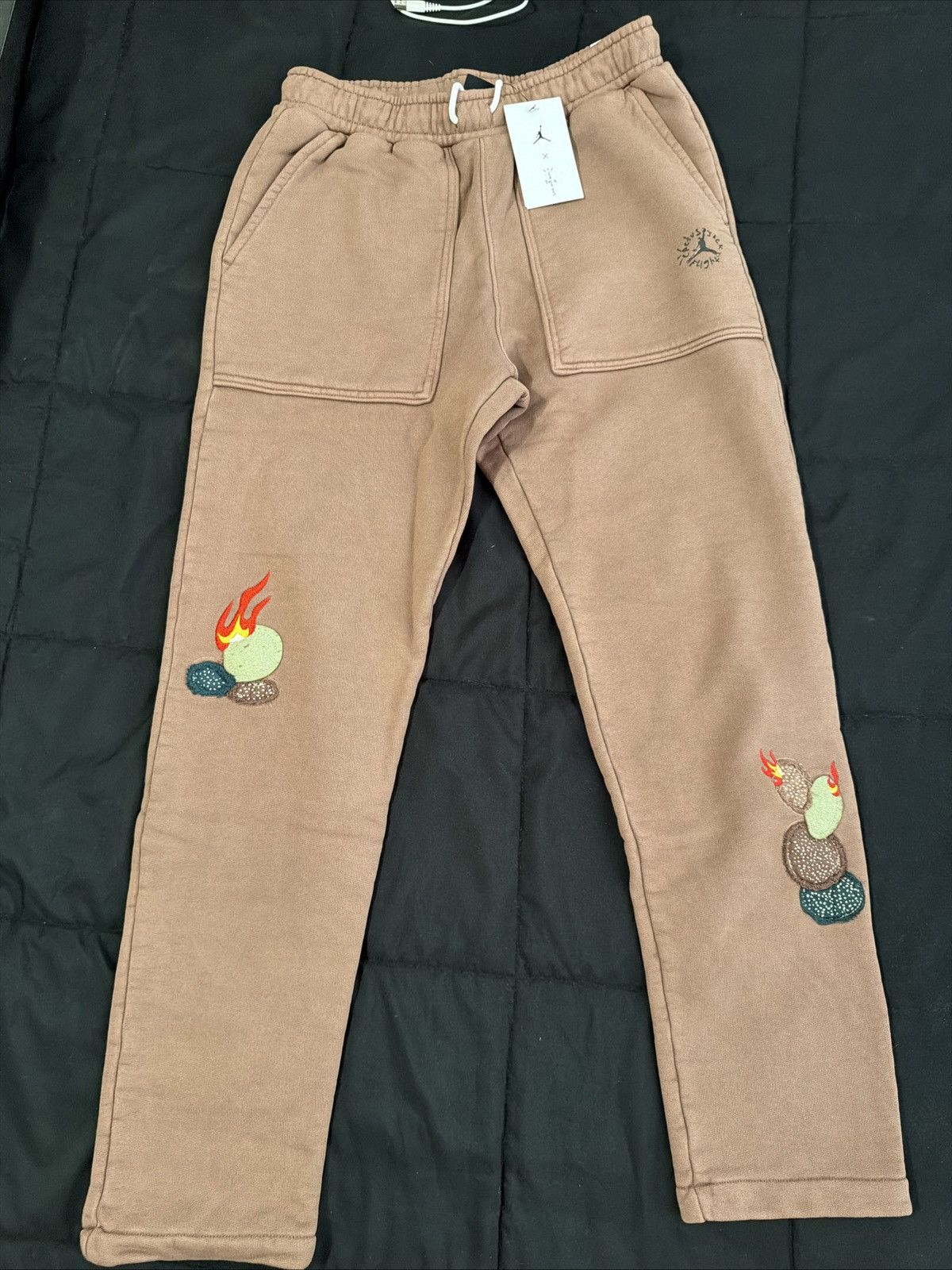 Jordan Brand × Travis Scott Jordan Fleece Pants Colab Travis Scott Cactus Jack Small NWT Size US 32 / EU 48 - 2 Thumbnail
