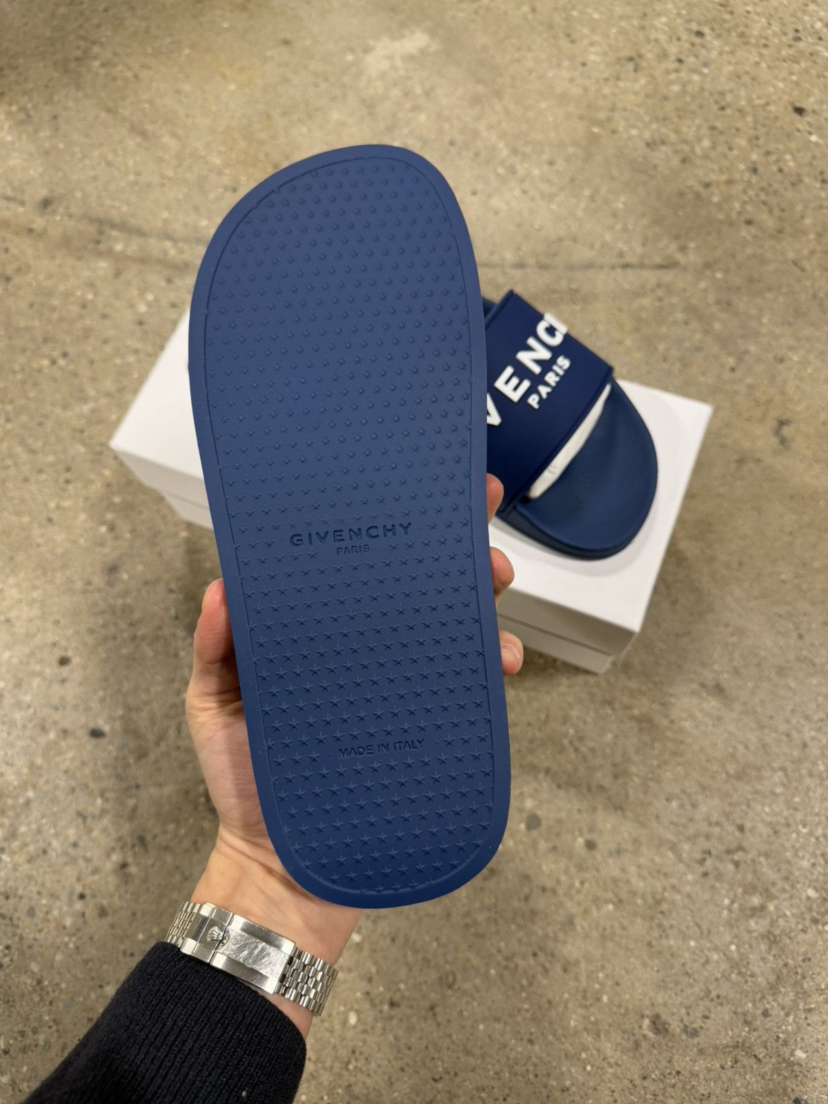 Givenchy Givenchy Rubber Pool Slides NEW 475$ Size US 10 / EU 43 - 4 Thumbnail