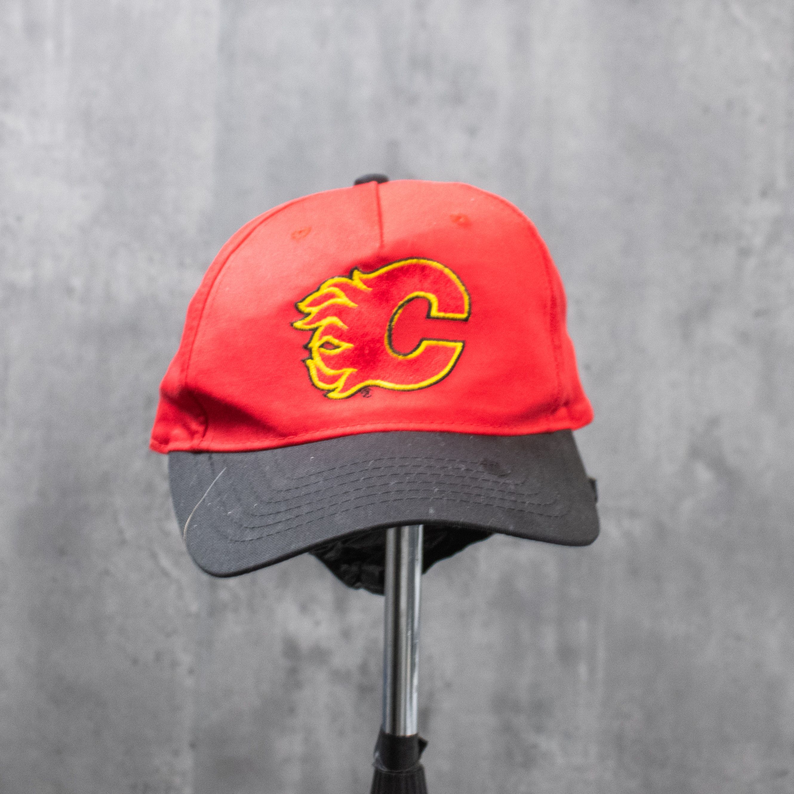 NHL Y2K 2000's Calgary Flames Two Tone Red Snapback Hat Size ONE SIZE - 1 Thumbnail