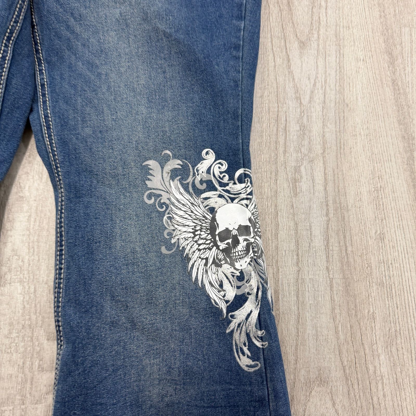 Vintage Hot Topic Cross Skull Wings Rhinestone Flare Denim Pants 13 Size 30" / US 8 / IT 44 - 4 Thumbnail