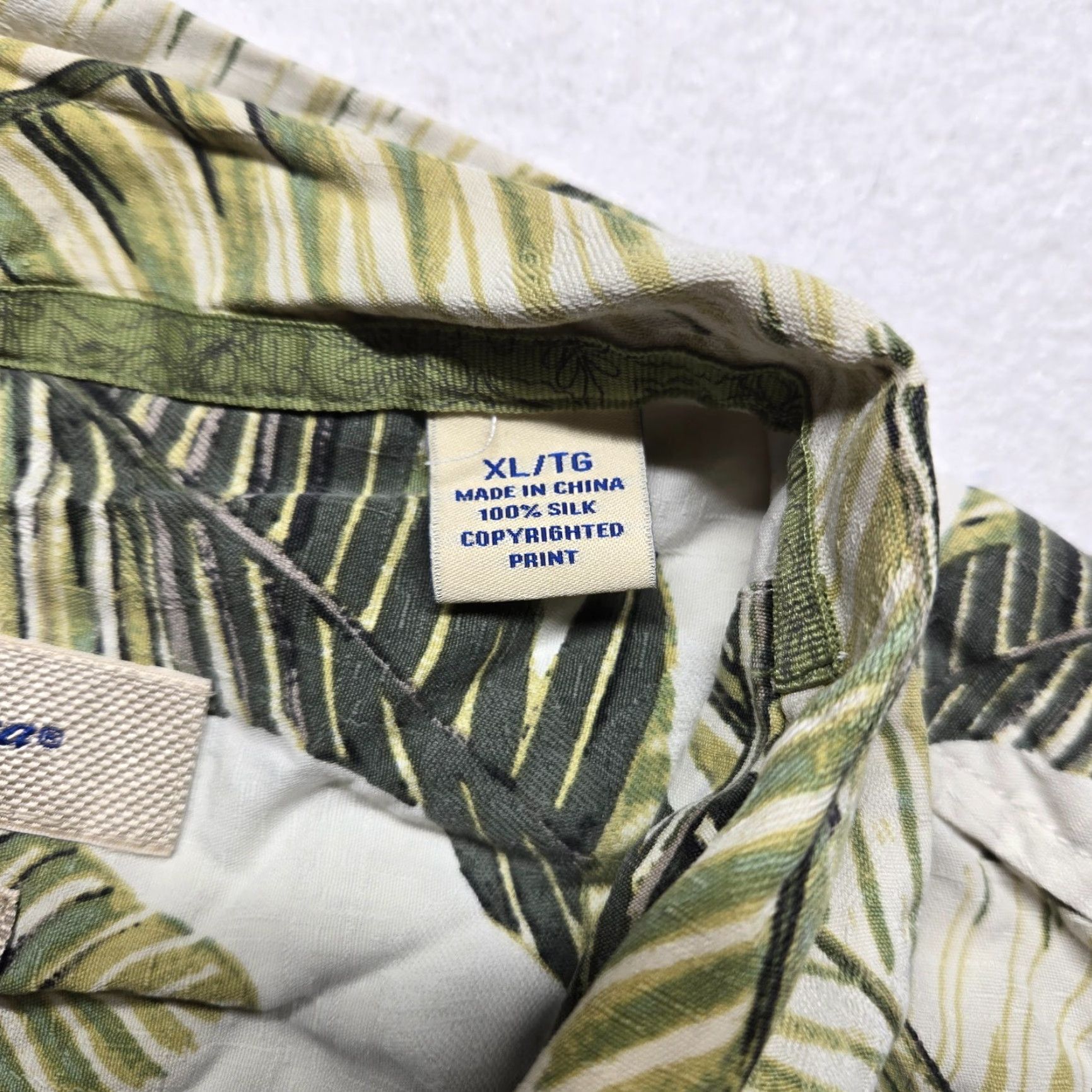 Tommy Bahama VINTAGE Tommy Bahama Shirt Men’s XL Short Sleeve Hawaiian Button-Up Woven Silk Beige Floral Summer Size US XL / EU 56 / 4 - 5 Thumbnail