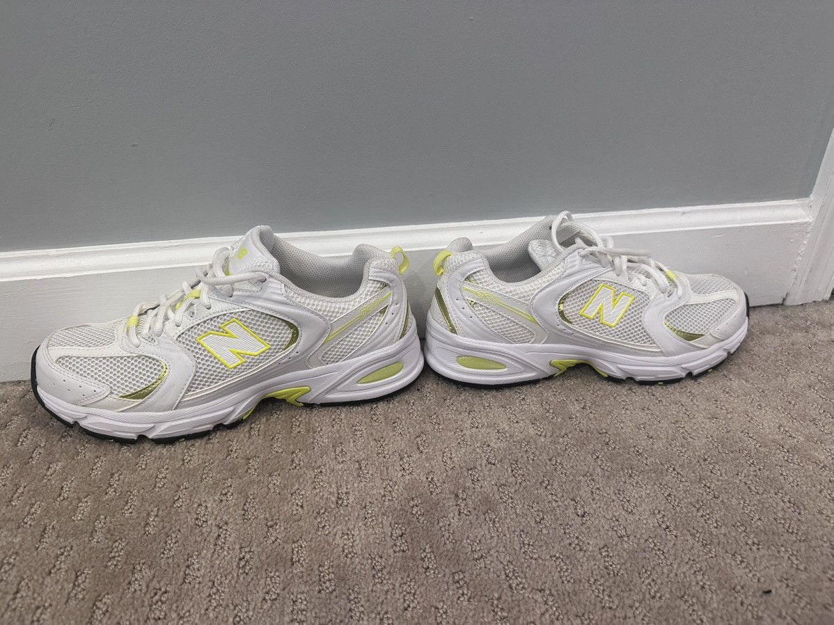 New Balance New Balance 530 Metallic Yello Size US 8.5 / EU 41-42 - 5 Thumbnail