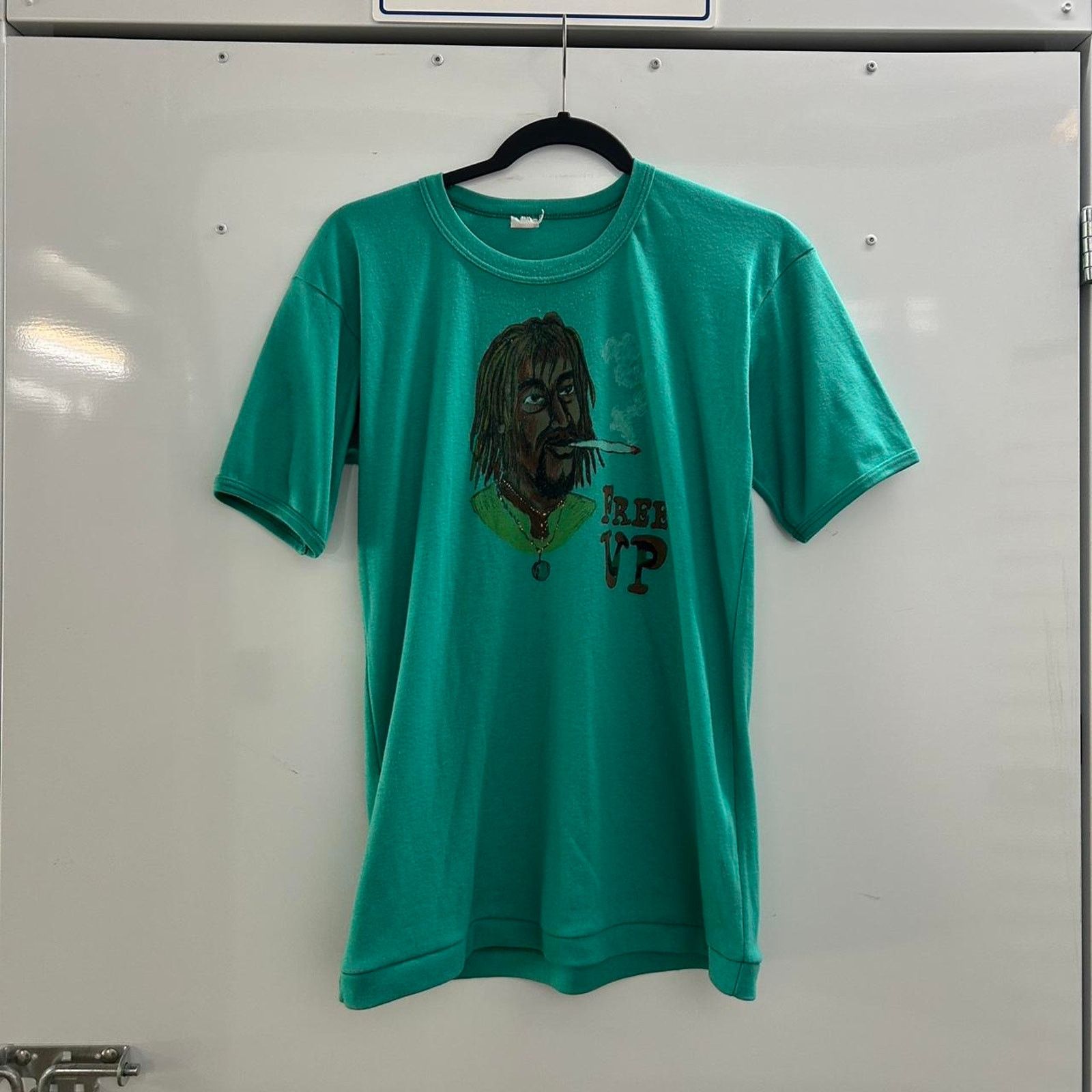 Other Green vintage 80s/90s weed t-shirt Size US L / EU 52-54 / 3 - 1 Thumbnail