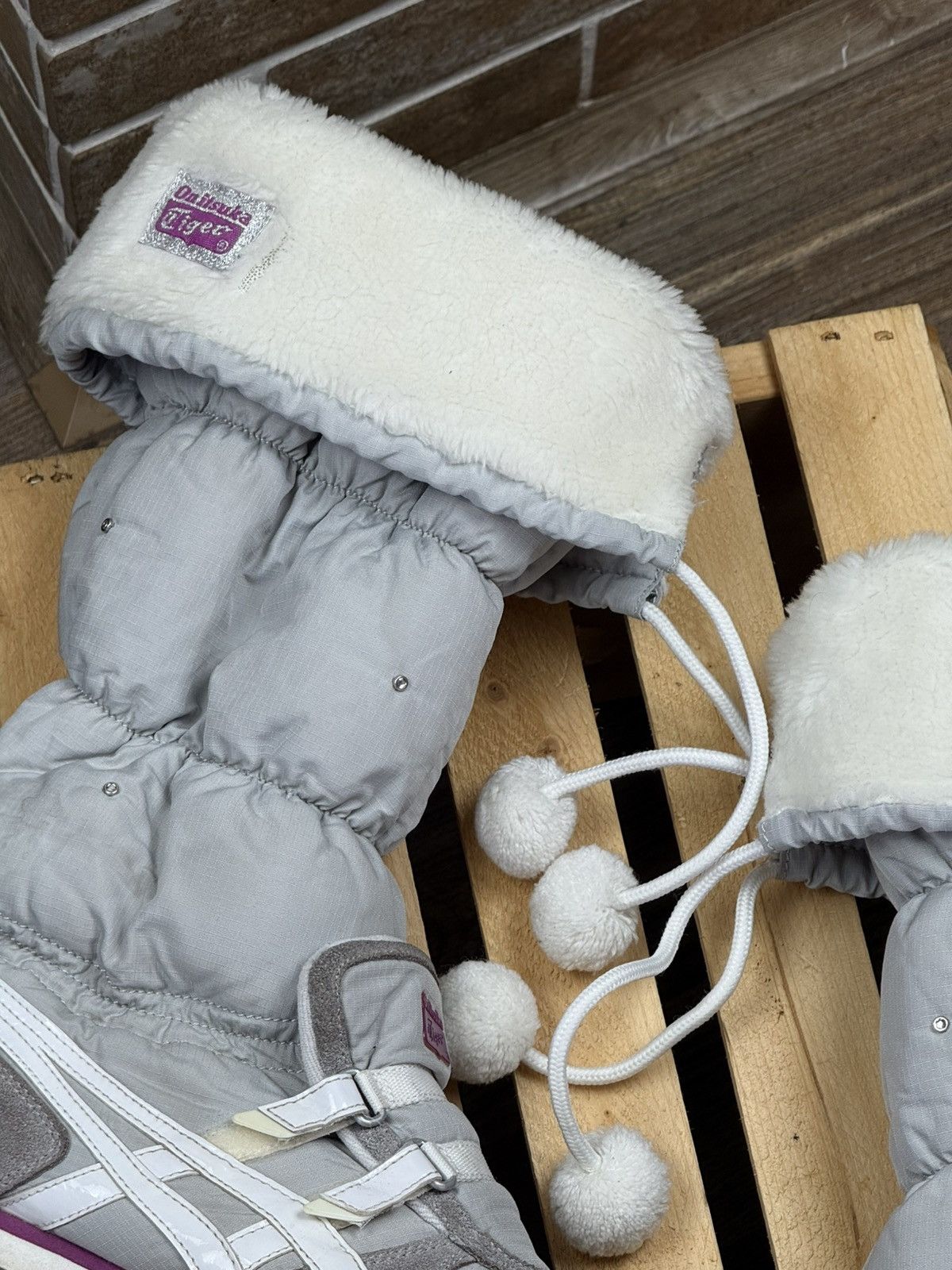Onitsuka Tiger Womans Asics Onitsuka Tiger Faux Fur Y2K Gray Snow Boots Size US 10 / IT 40 - 6 Thumbnail