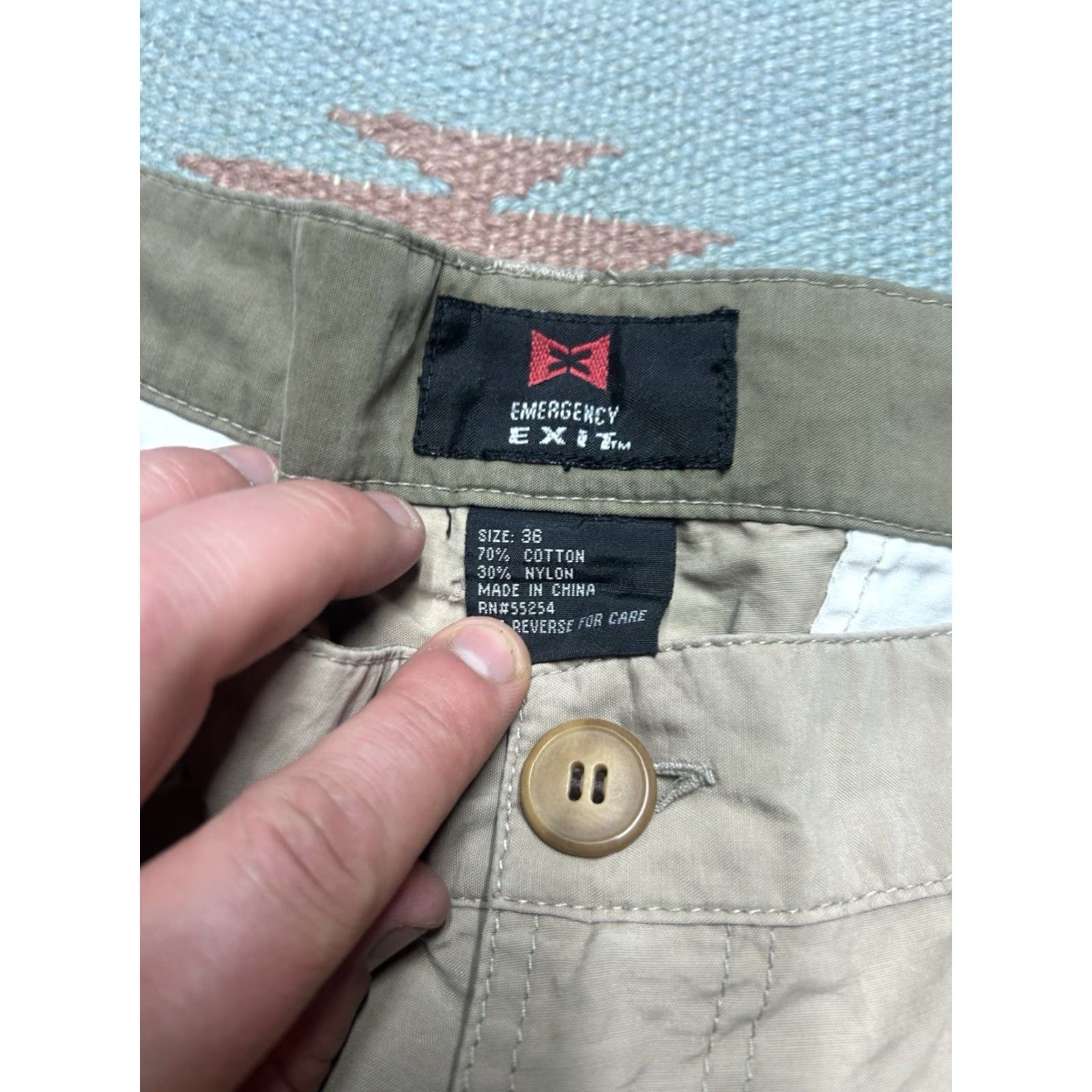 Vintage Emergency Exit Cargo shorts Men Beige lightweight 36 36” waist Inseam 12” Outseam 25” tan hiking Cotton Nylon Vintage? (no vintage) Size US 36 / EU 52 - 4 Thumbnail