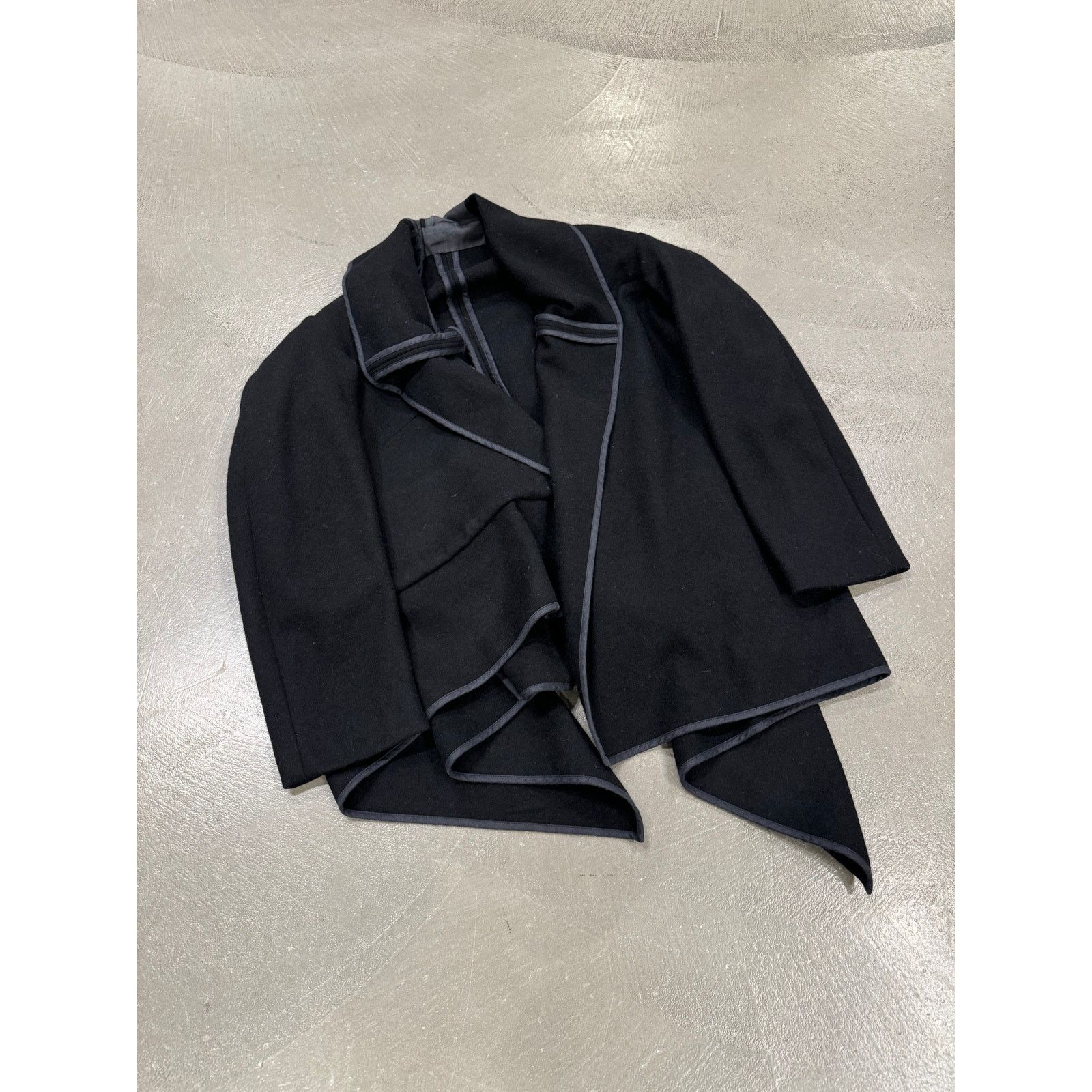Comme des Garcons 1990s Comme des Garçons asymmetrical wool jacket Size US M / EU 48-50 / 2 - 4 Thumbnail