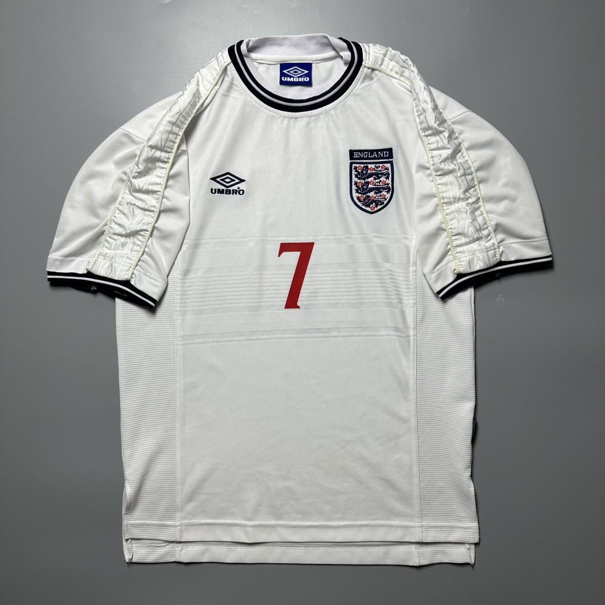 Umbro ENGLAND UMBRO 2000 EURO FOOTBALL HOME JERSEY #7 BECKHAM Size US XL / EU 56 / 4 - 2 Thumbnail