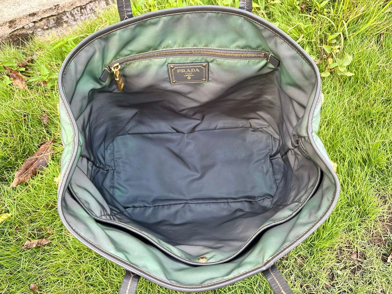 Prada Authentic Prada Tessuto Nyalon Tote Shoulder Bag Size ONE SIZE - 9 Thumbnail