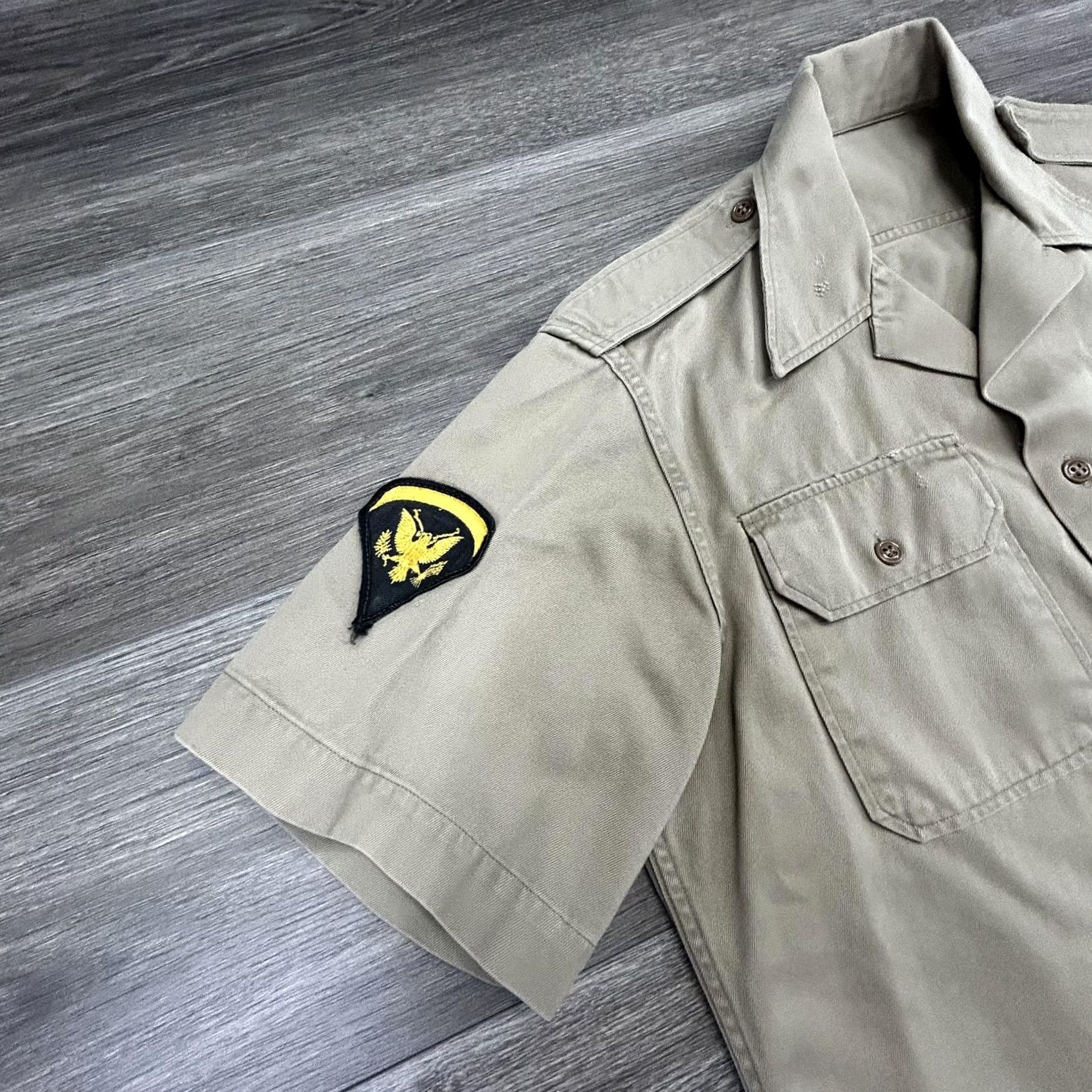 Vintage VINTAGE Military Shirt Mens Large Beige Short Sleeve Button Patches SH-1 Size US L / EU 52-54 / 3 - 3 Thumbnail