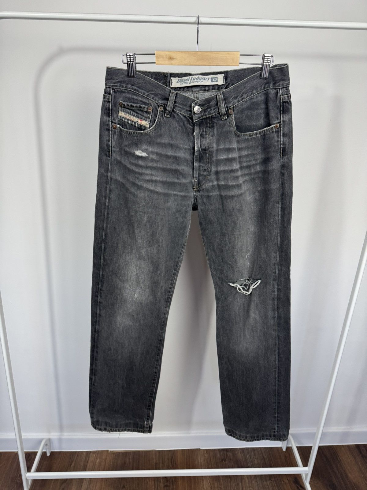 Diesel Diesel Industry Denim Division Distressed Jeans Italy W32 Size US 32 / EU 48 - 11 Thumbnail