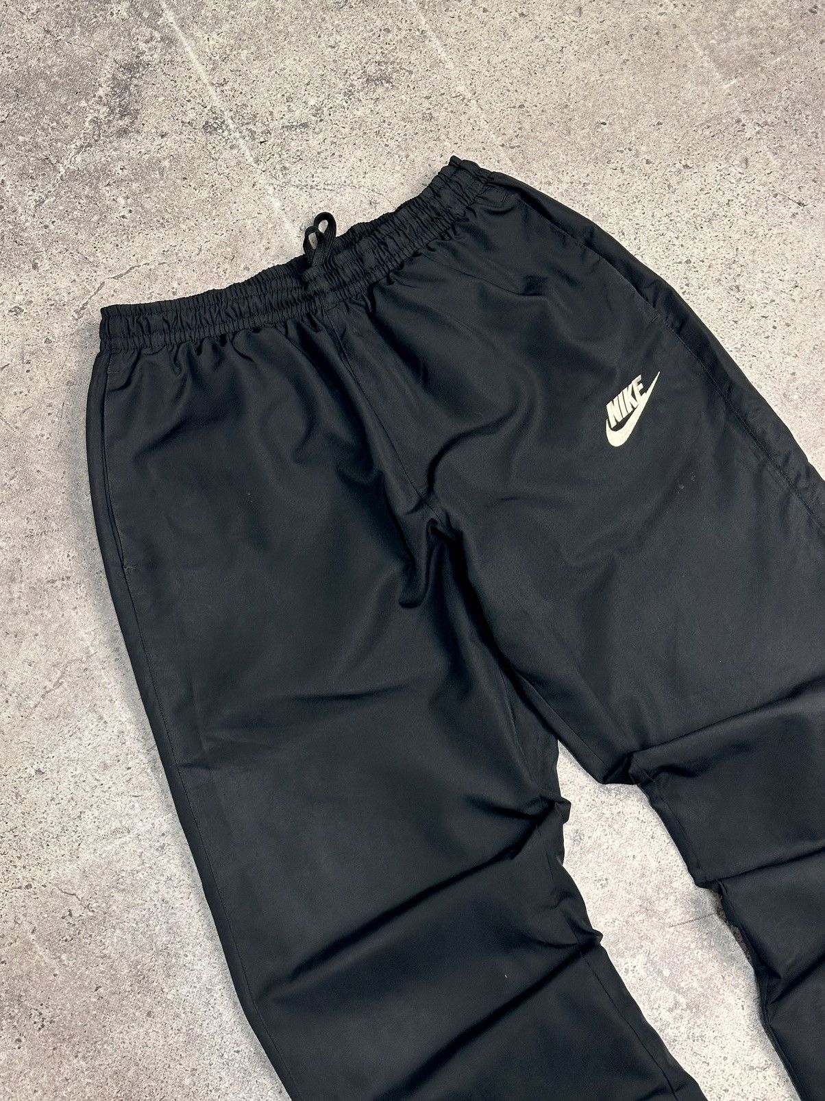 Nike Nike swoosh joggers black track pants y2k hype streetwear Size US 32 / EU 48 - 4 Thumbnail