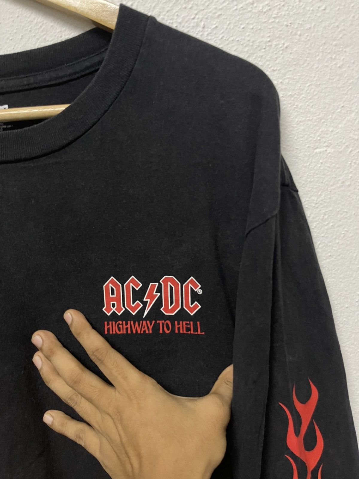 AC/DC 2000s ACDC X DC SHOES HIGHWAY TO HELL FLAME SLEEVE SUNFADED Size US XL / EU 56 / 4 - 8 Thumbnail