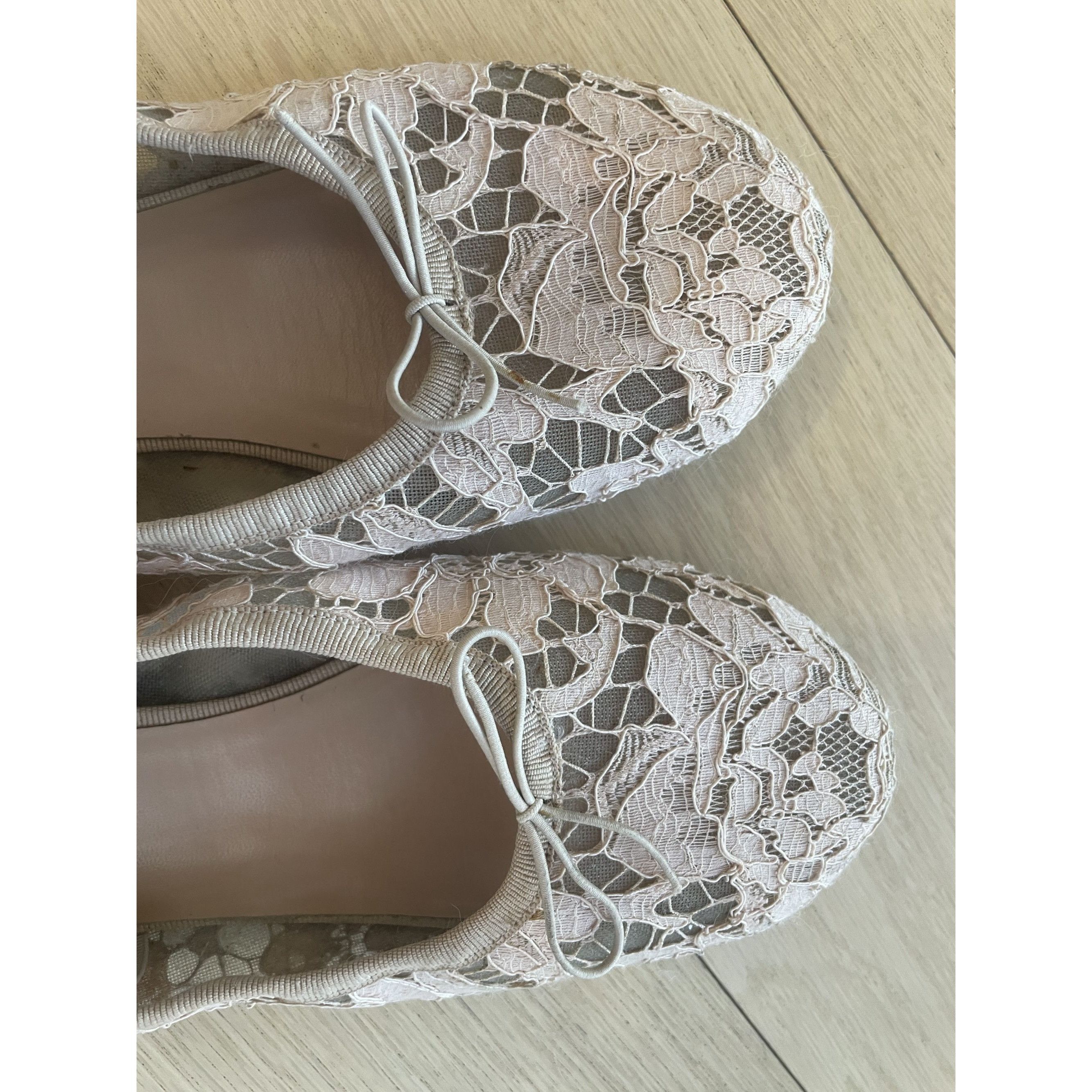 Valentino Valentino Garavani Ivory Lace Ballerina Flats With Studded B Size US 6 / IT 36 - 2 Thumbnail
