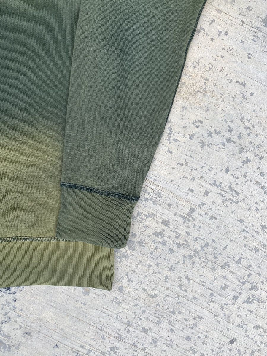 Uniqlo Distressed Uniqlo Sun Faded Crewneck Size US L / EU 52-54 / 3 - 5 Thumbnail